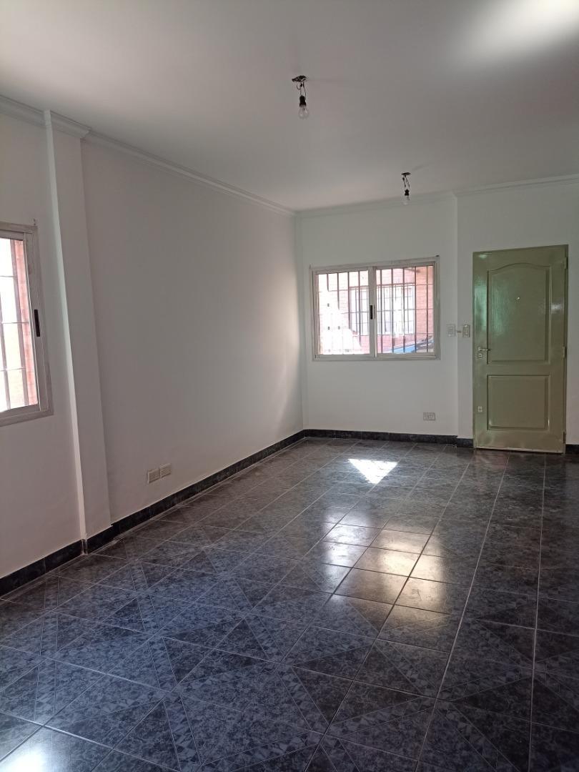 Depto Tipo Casa en Alquiler de 3 ambientes