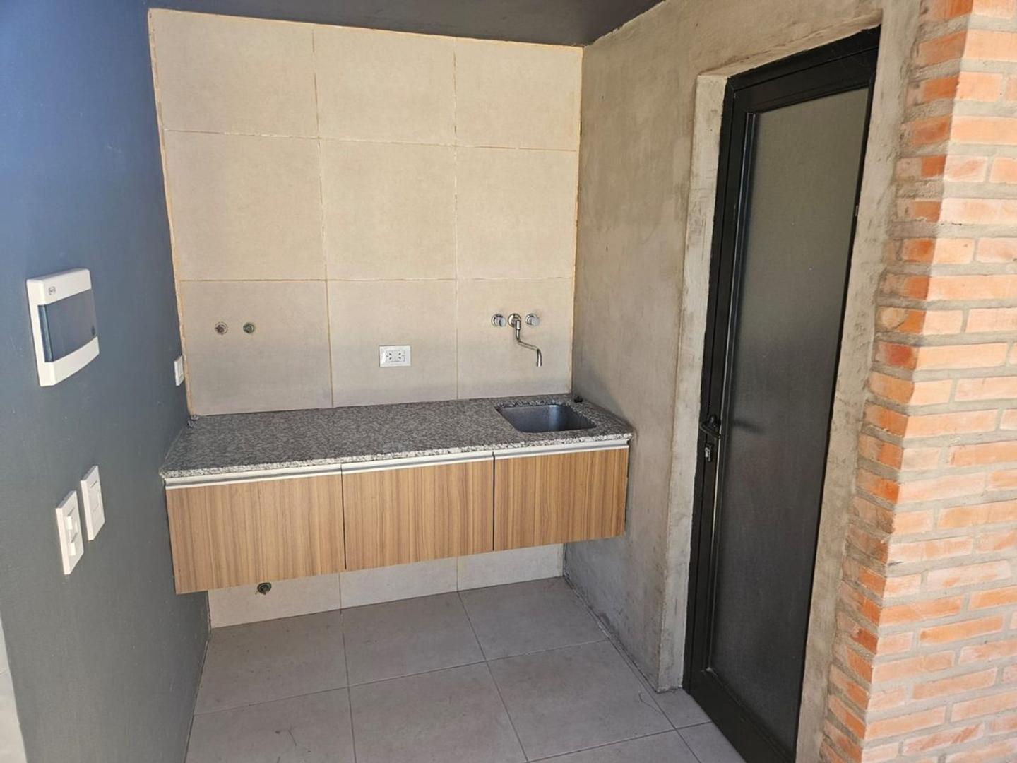 Venta duplex 2 dormitorios cochera Gral Lagos