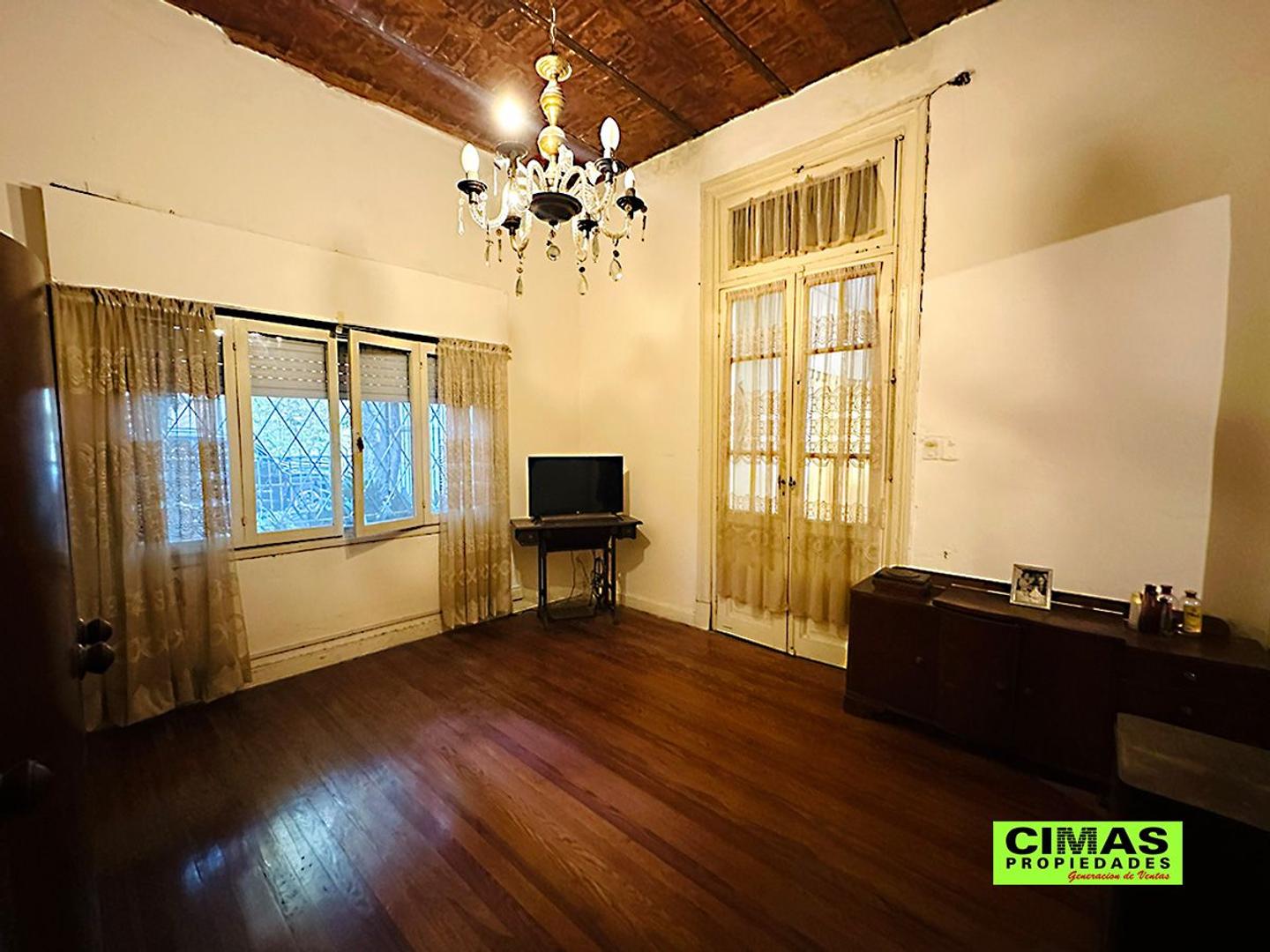 Casa 5 ambientes con 2 baños