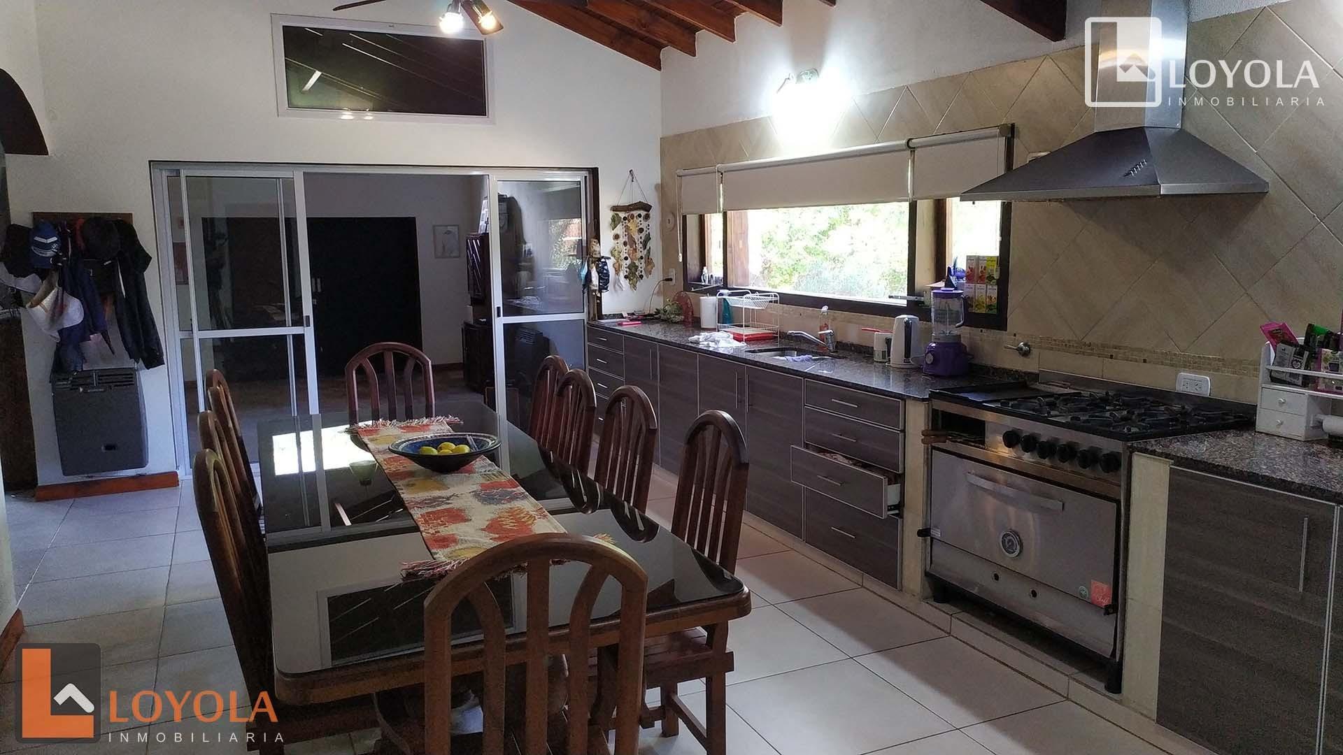 Casa 4 ambientes con 3 baños