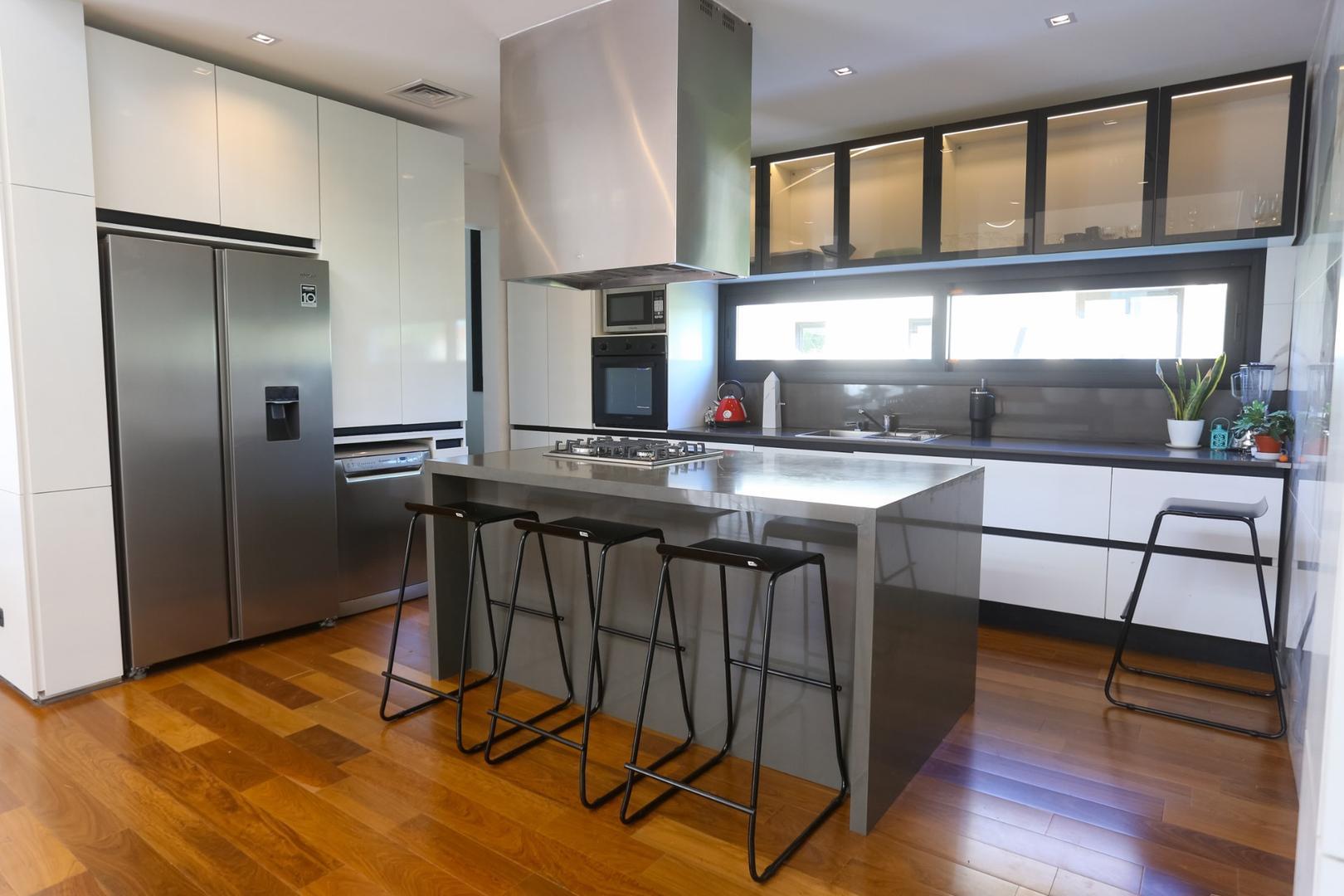 Casa 5 ambientes con 3 baños