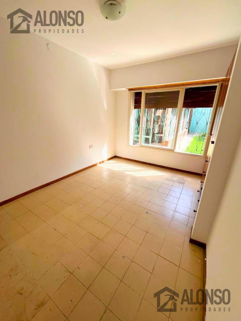 CASA 3 AMBIENTES CON PATIO EN ALQUILER EN LANÚS