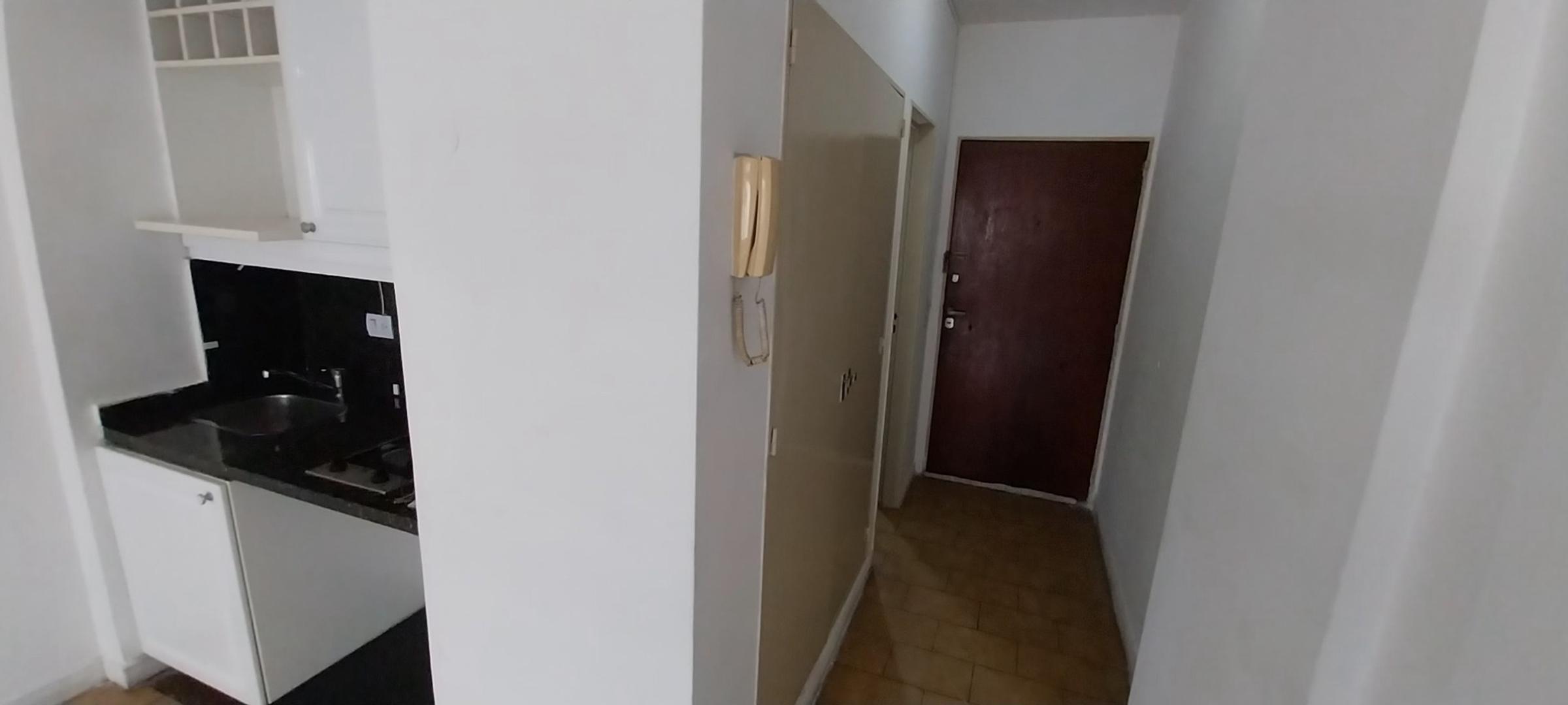 IMPECABLE MONOAMBIENTE CON BALCON