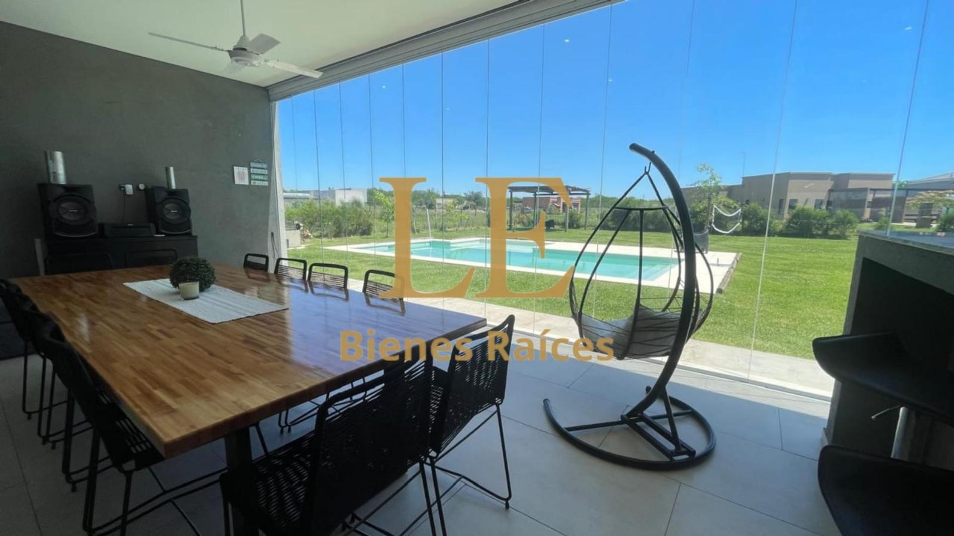 Casa en Venta con 6 cocheras