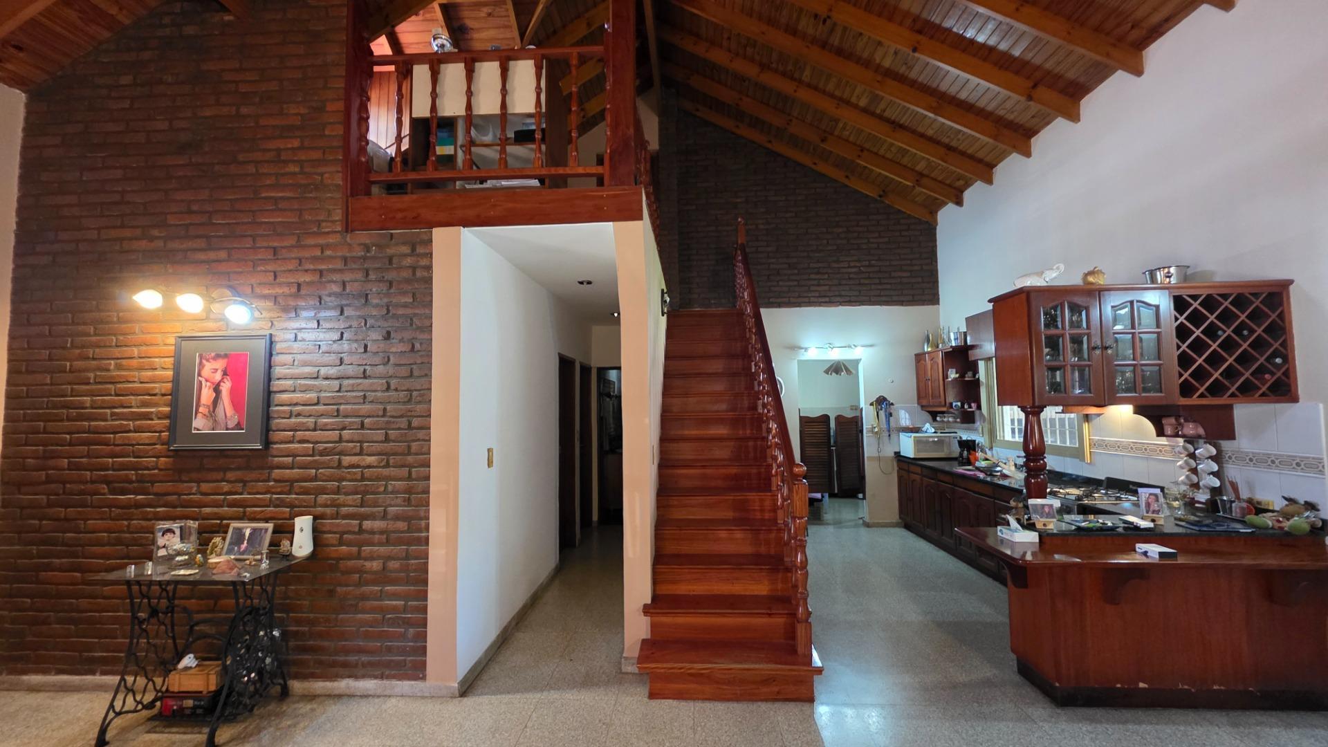 Casa 5 ambientes con 3 baños