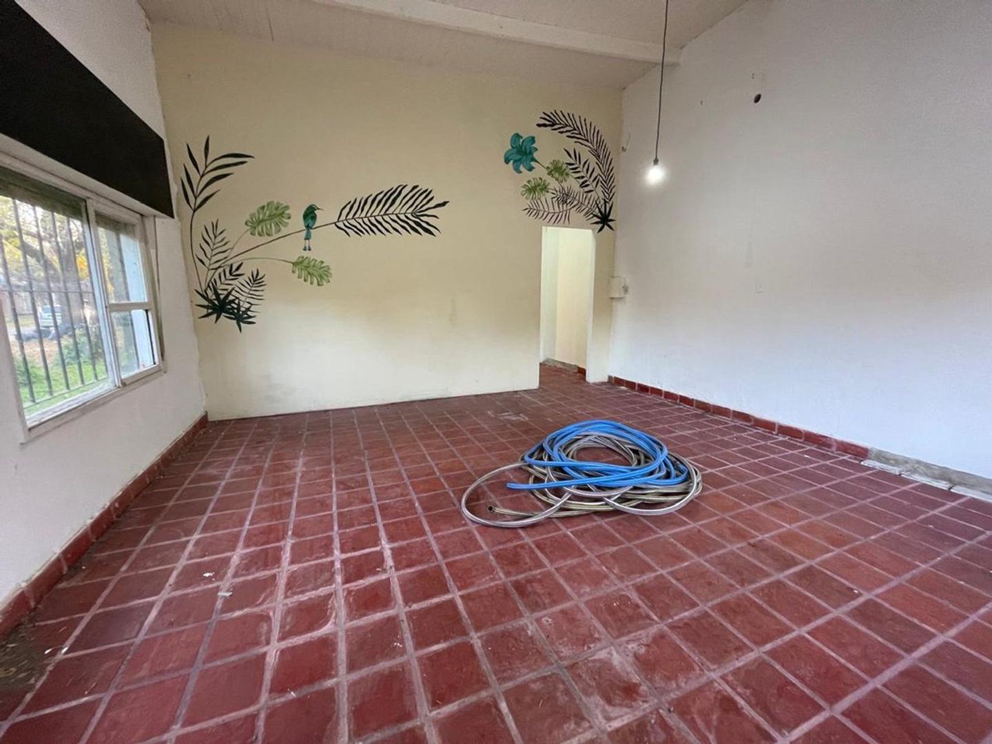 Casa en esquina con terreno, Fisherton R