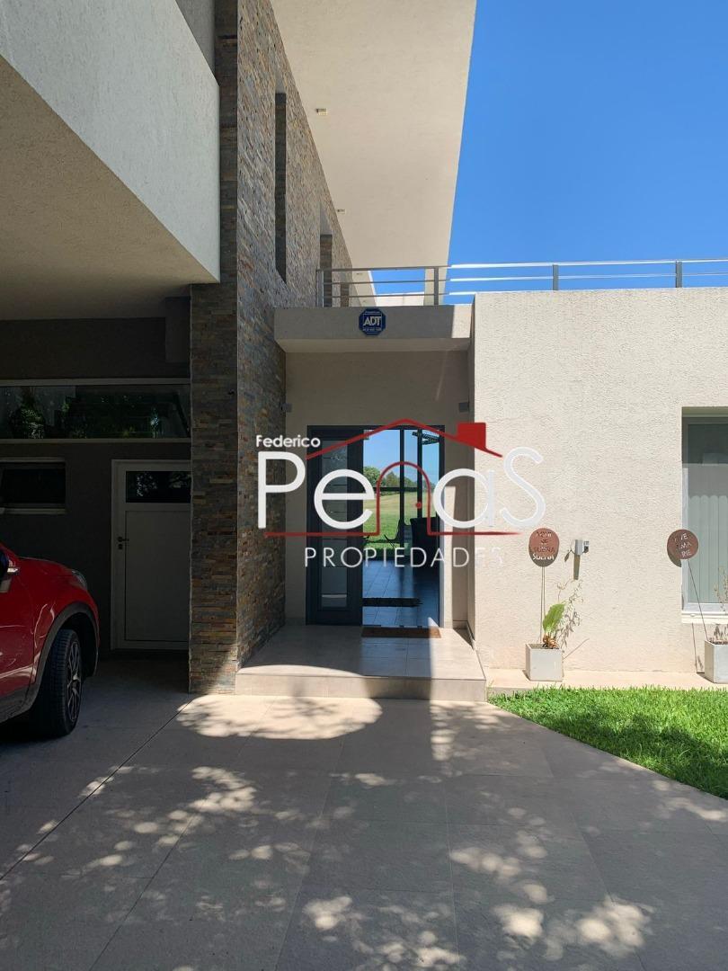 Casa 4 ambientes con 5 baños