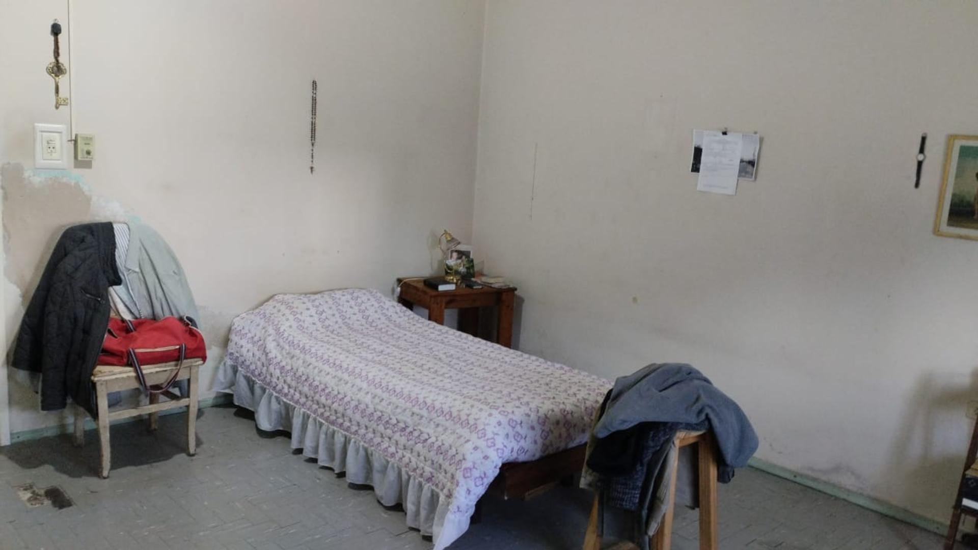 Excelente Propiedad con fondo parquizado-Villa Ballester