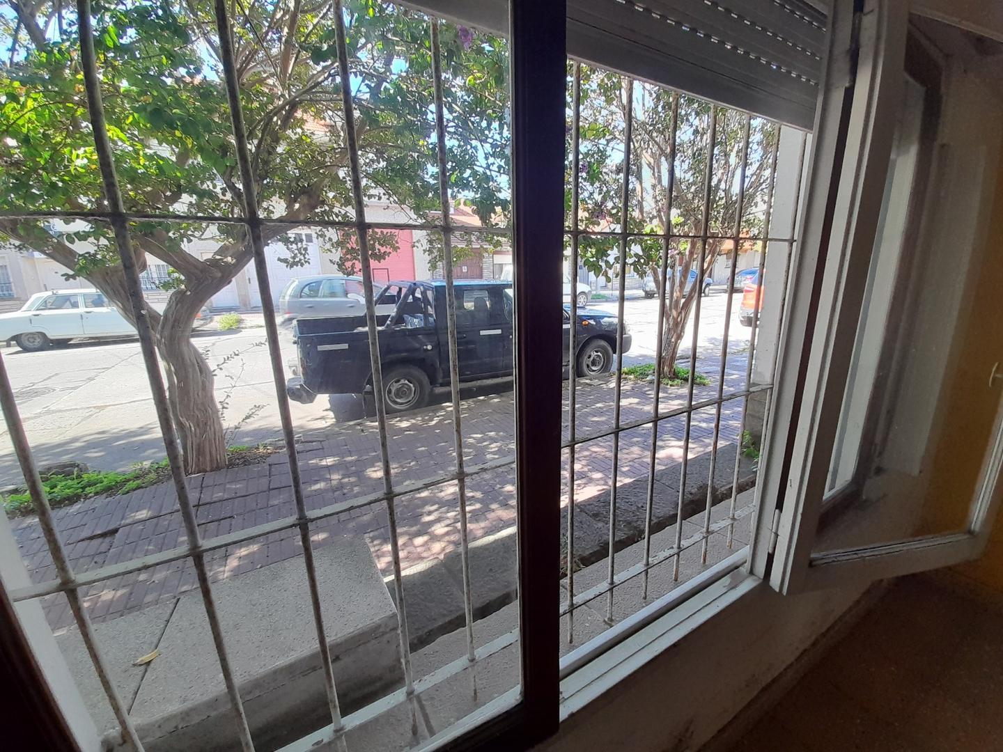 Casa 6 ambientes con 2 baños