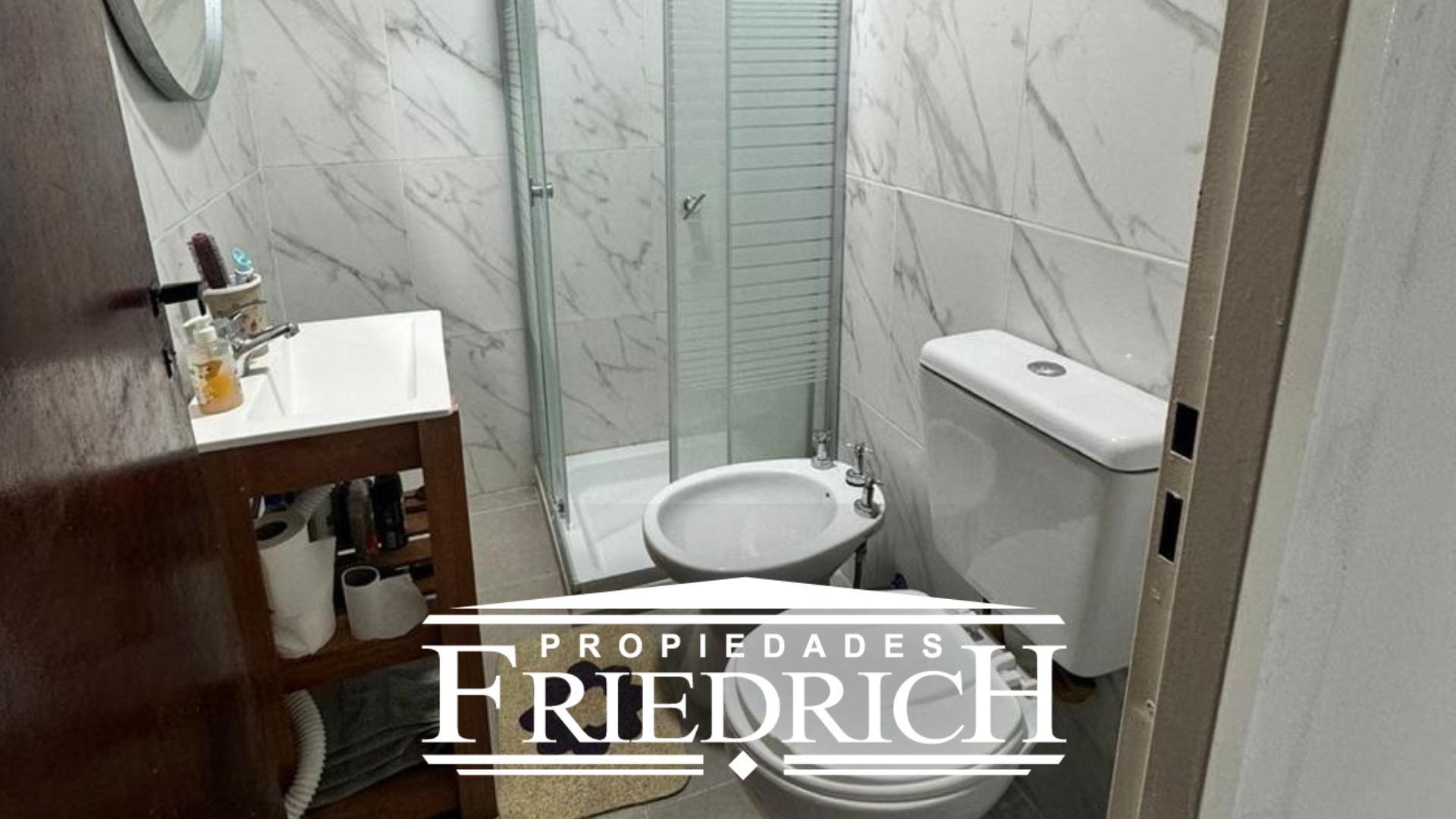 Casa en Alquiler con 3 cocheras