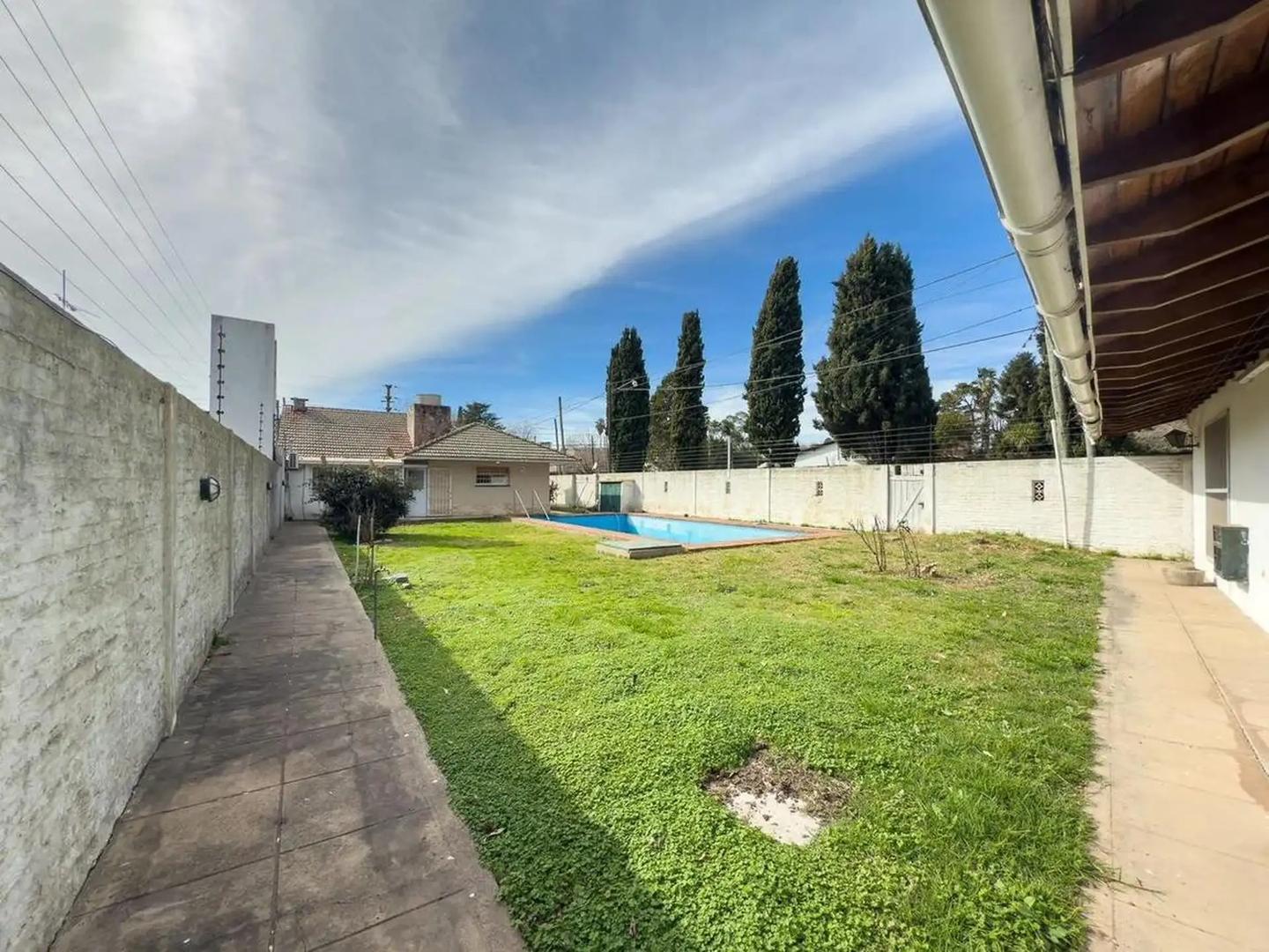Casa en venta City Bell 3 DORMITORIOS AMPLIO LOTE