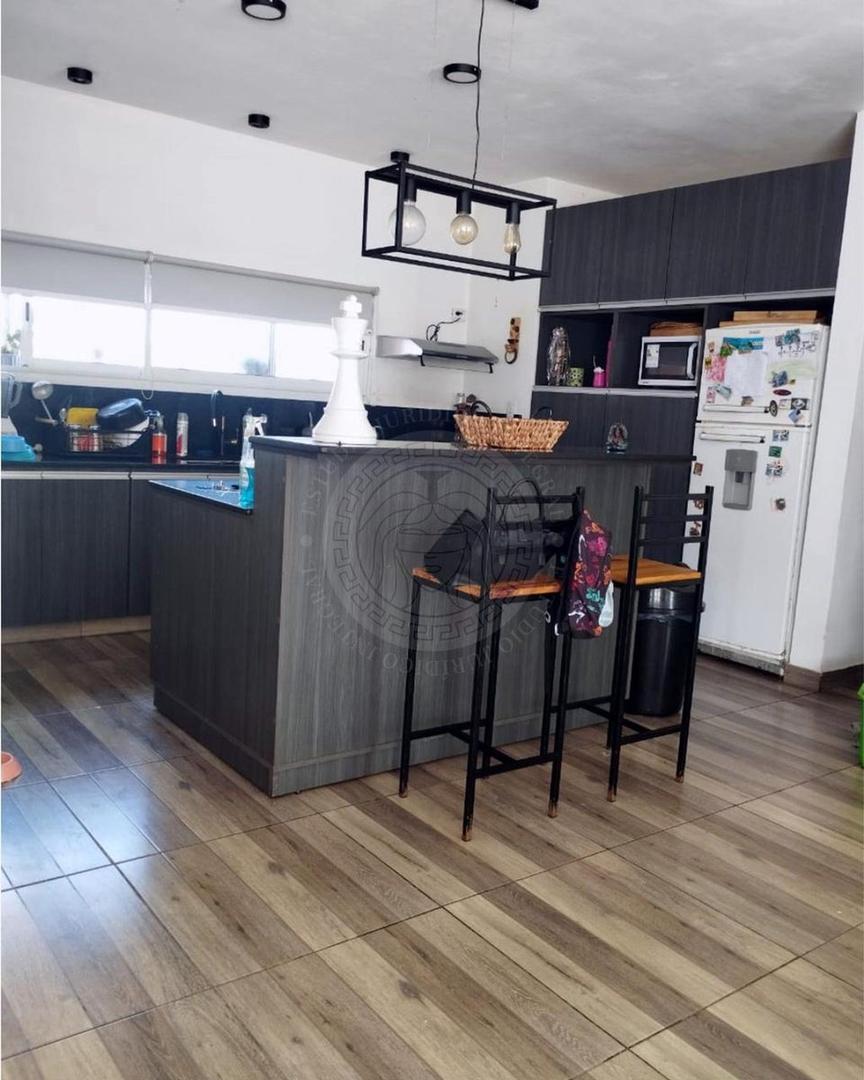 VENTA CASA 3 DOR VILLA ESQIU BARRIO CERRADO PILETA