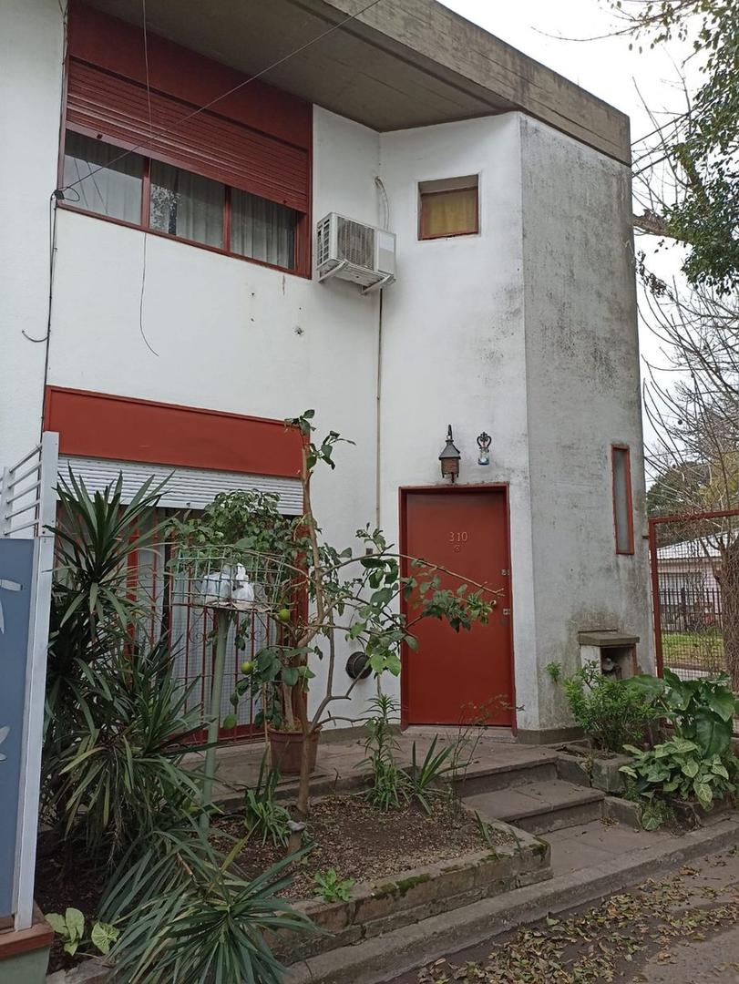 CASA  4amb VENTA Hurlingham Barrio Cartero PERMUTA