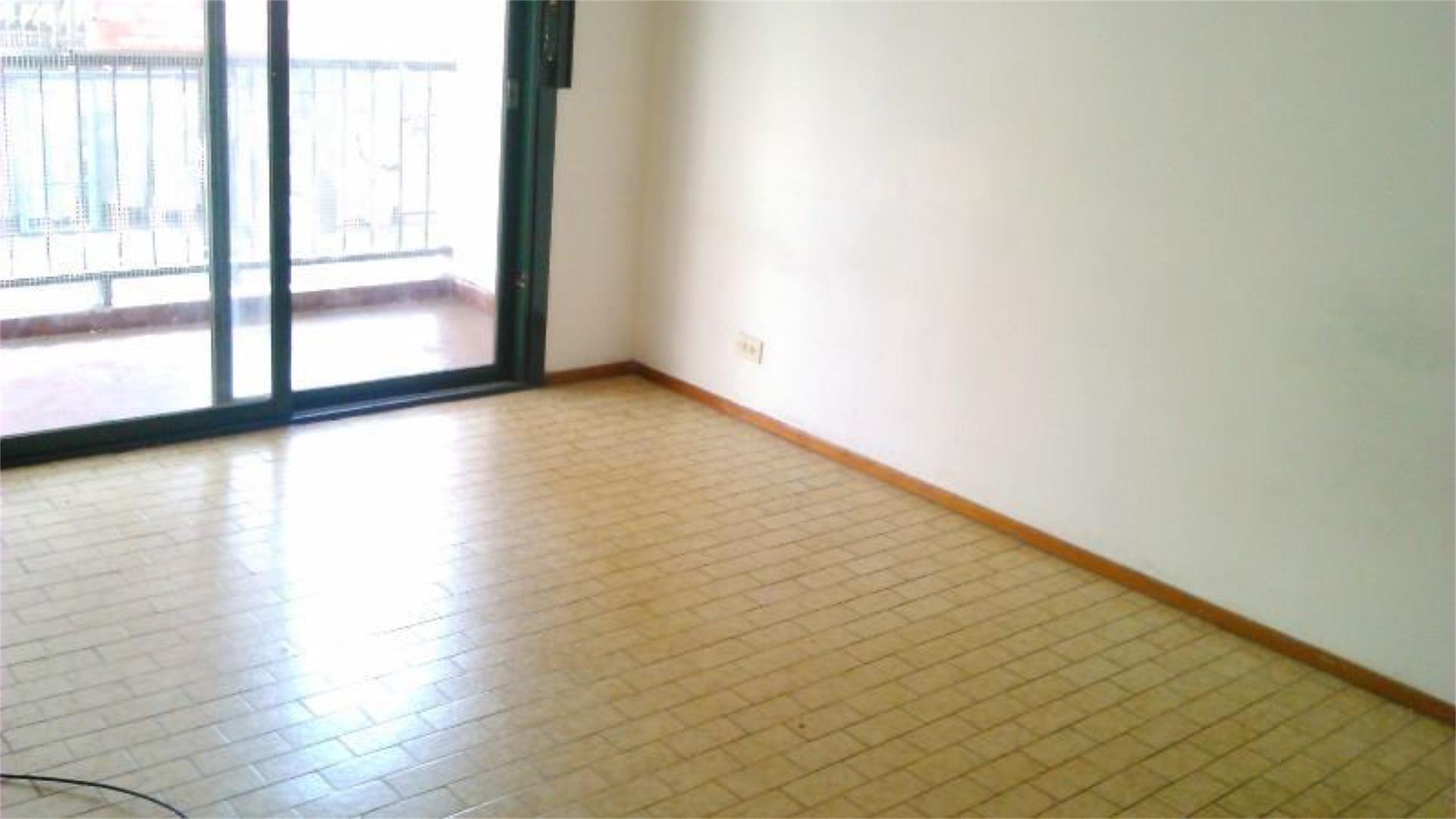 Dto primer piso con cochera cubierta