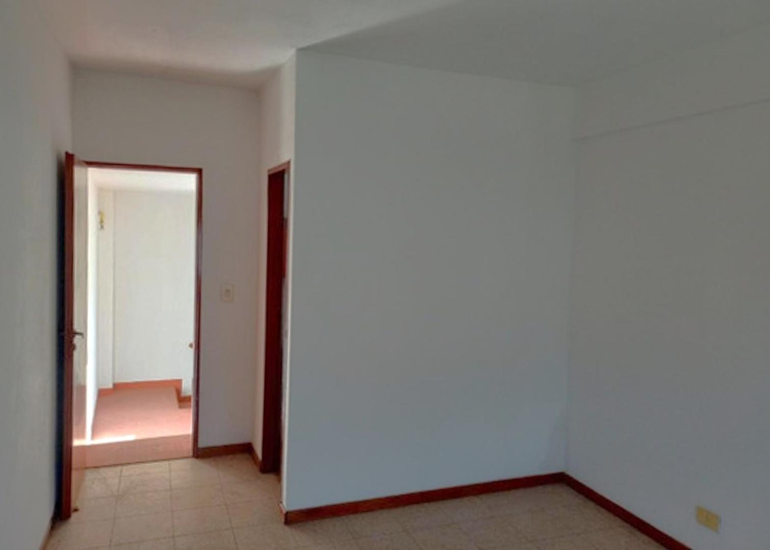 Casa 2 ambientes con 2 baños