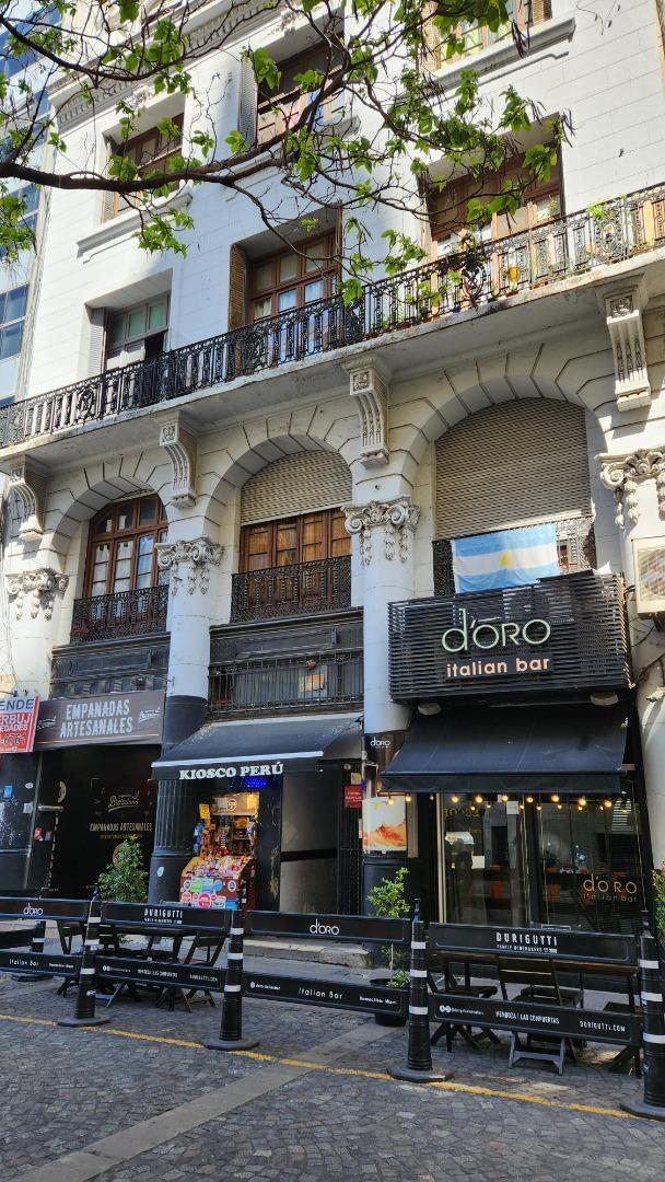 Piso con 23 habitaciones y 5 baños