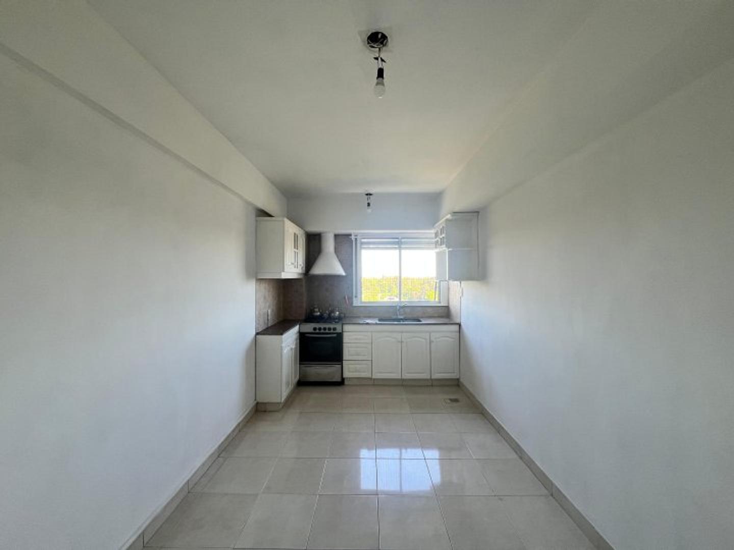 DEPARTAMENTO EN ALQUILER - 4 AMBIENTES EN VILLA RAFFO - PISO ALTO