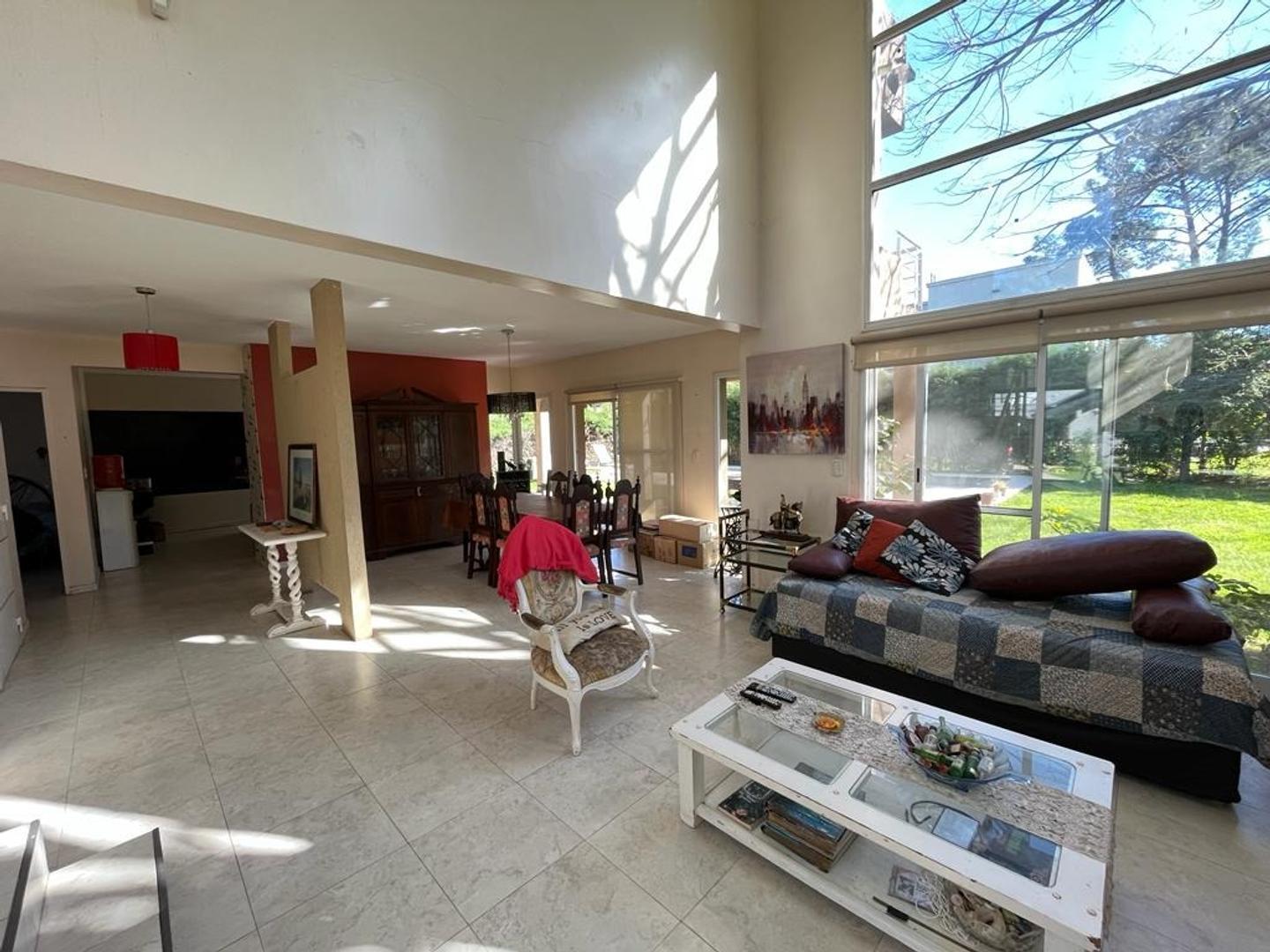 Casa 5 ambientes con 3 baños