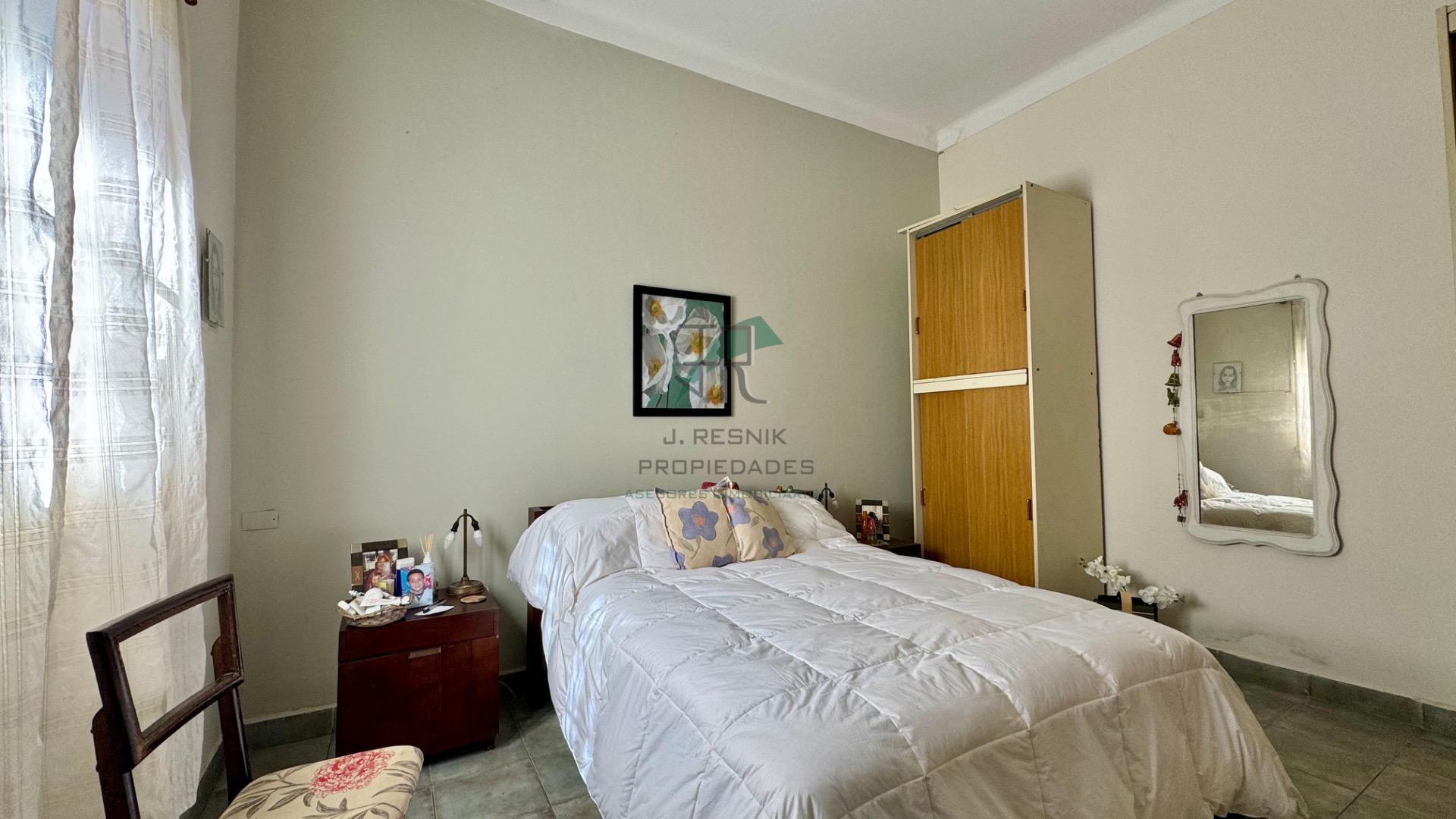 Carlos Pellegrini 1600