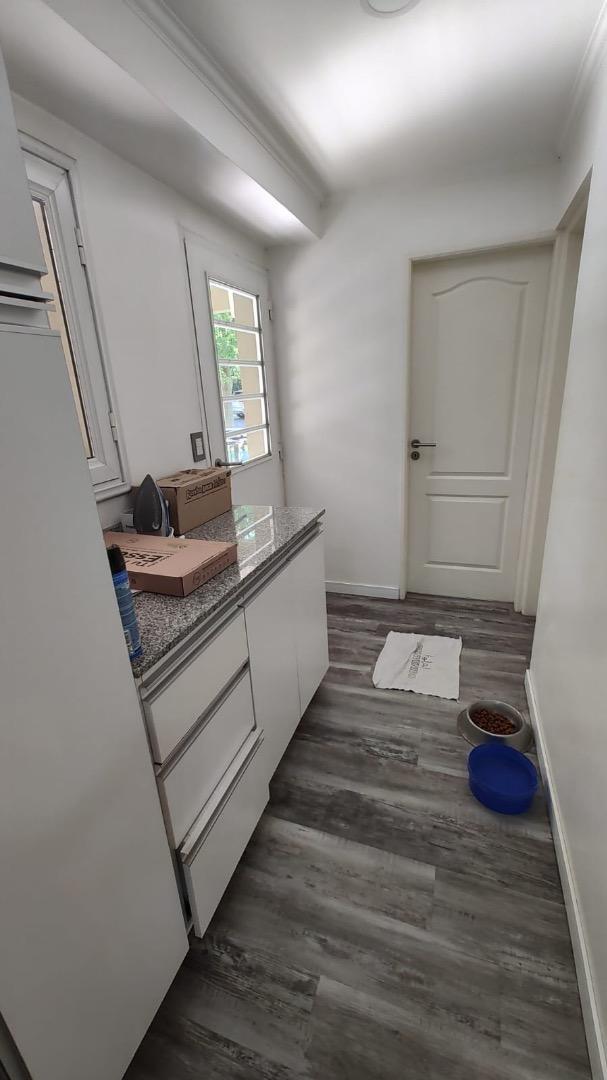 Casa en Alquiler con 2 cocheras