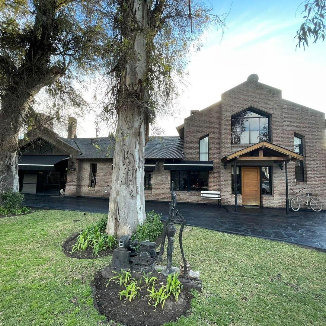 CASA 7 AMBIENTES CON PISCINA LA TRADICION