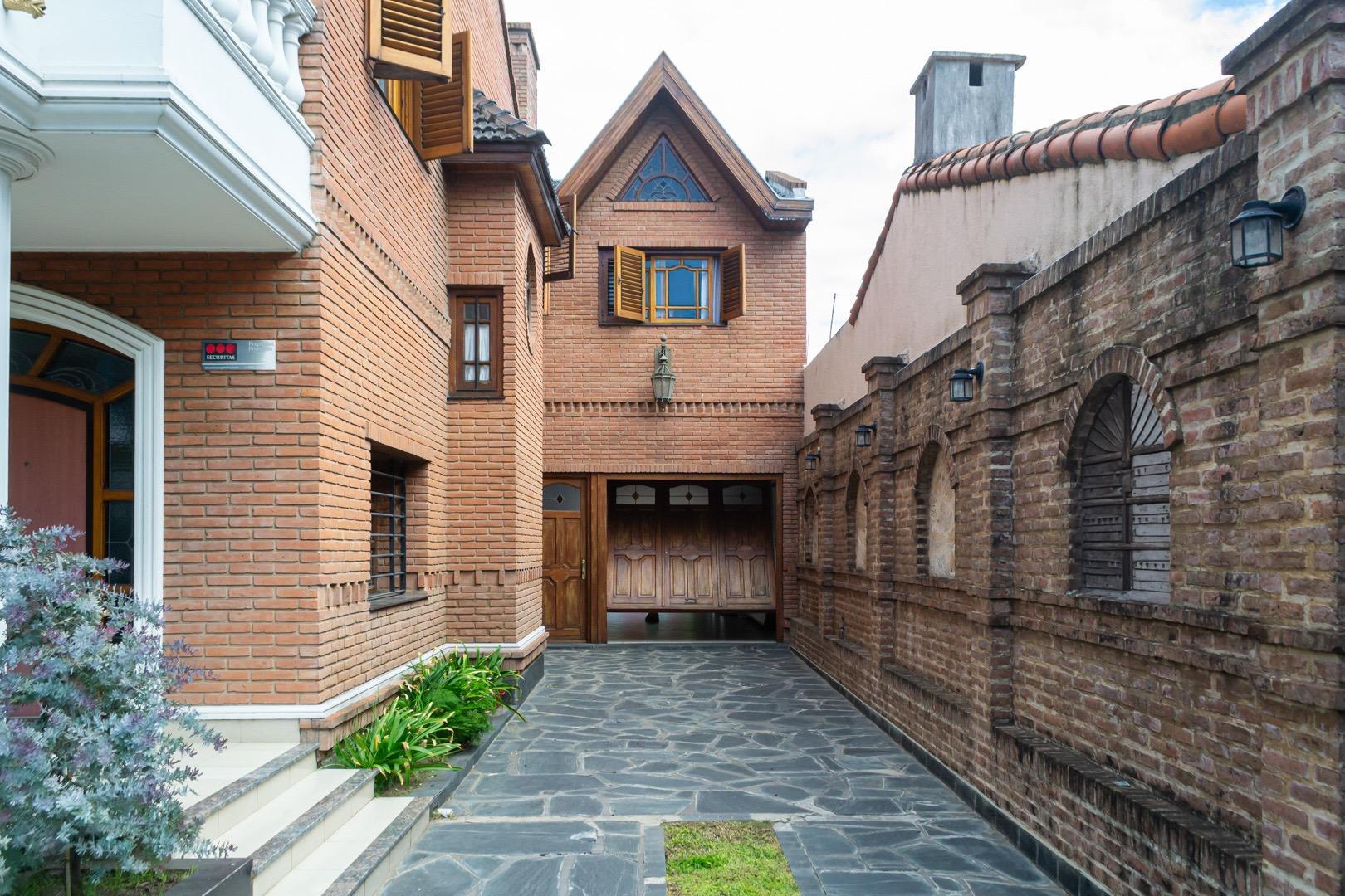 Casa en Venta en Rafael Calzada, USD 380.000