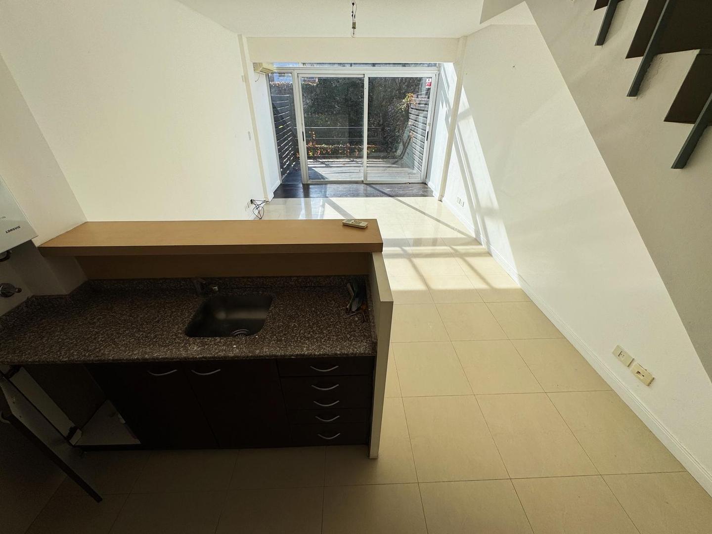 Casa en Alquiler con 3 cocheras