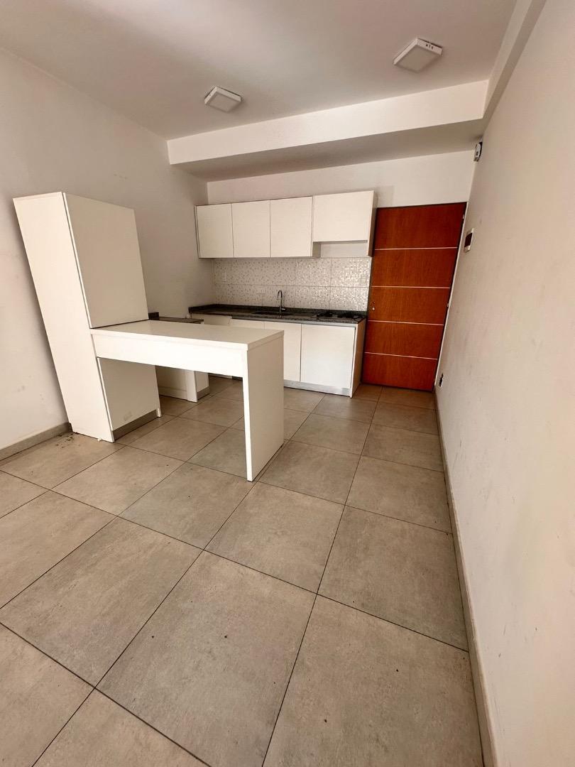 VENTA DEPARTAMENTO 2 AMBIENTES CON COCHERA MORENO CENTRO