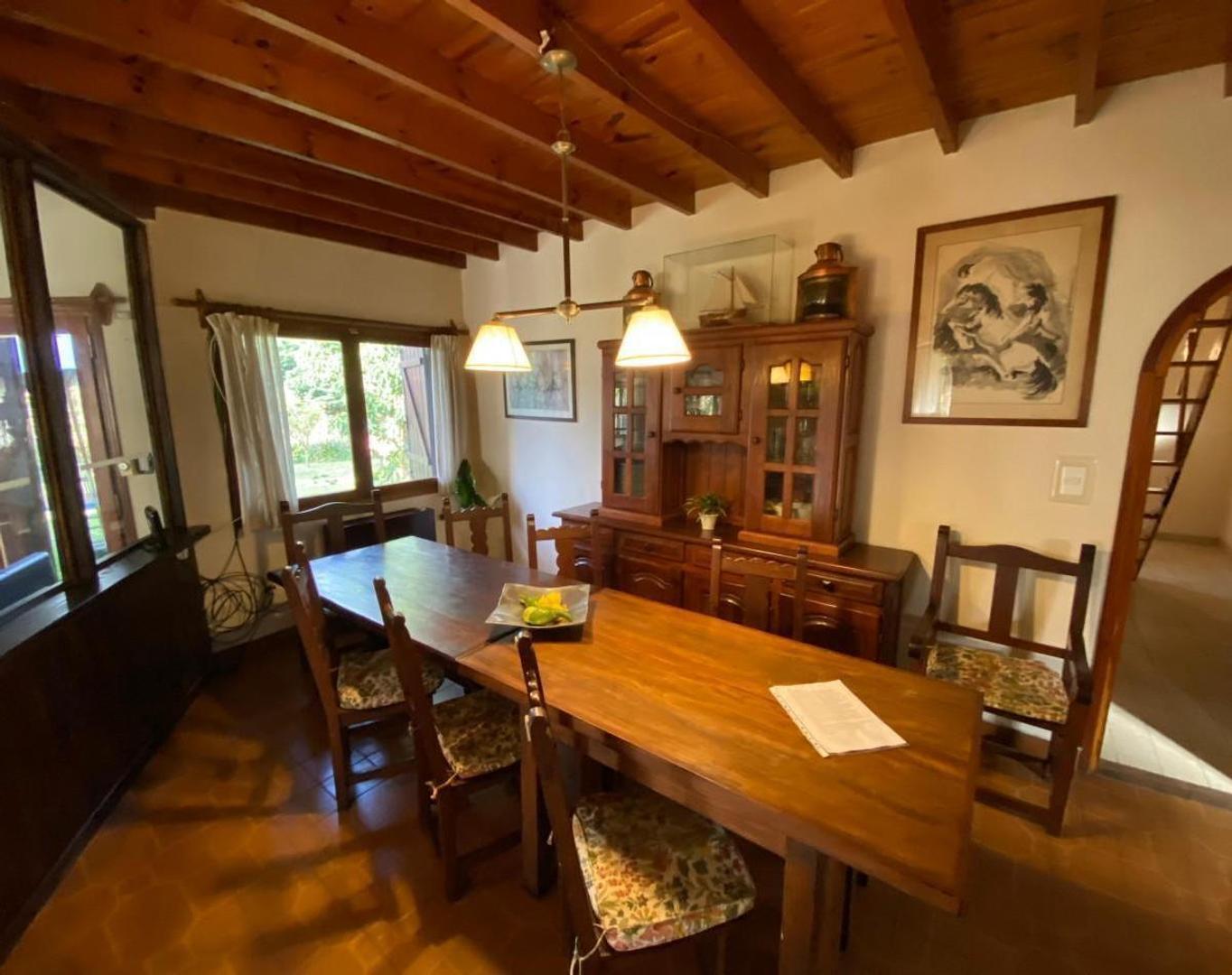 Casa 5 ambientes con 3 baños