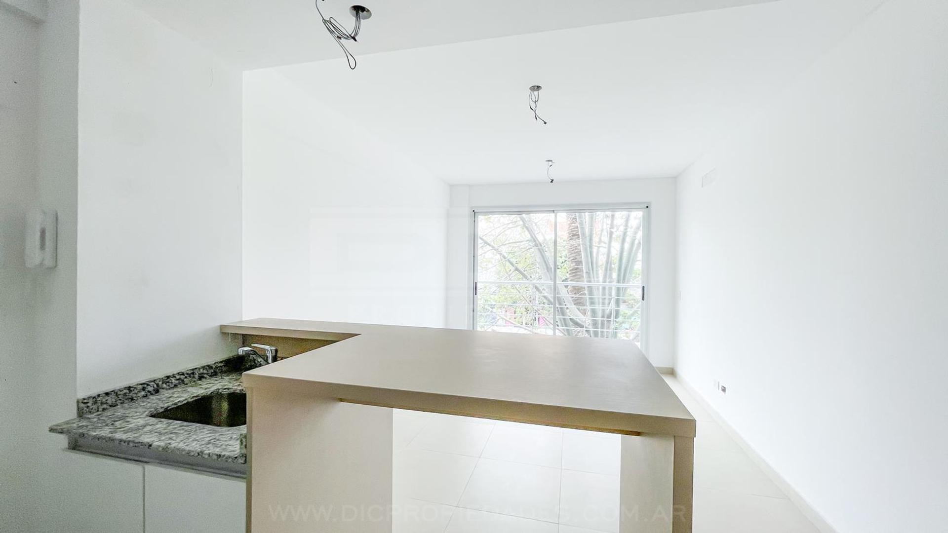 Oficina en Alquiler en Florida Mitre/Este, USD 650