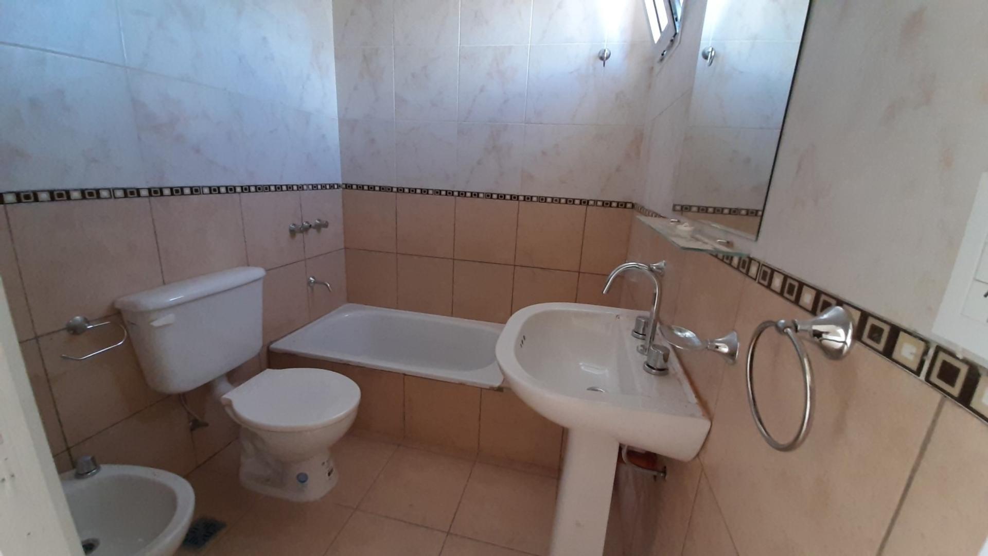 Casa 3 ambientes con 2 baños