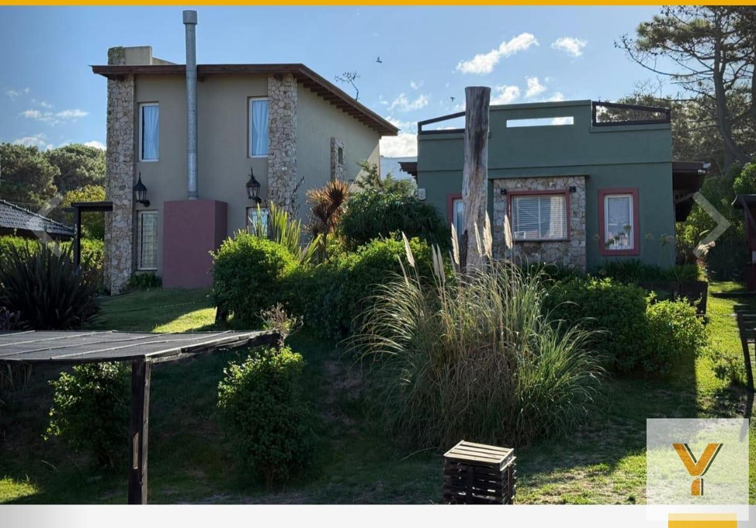 Casa en Venta - 4 Dormitorios 2 Baños - 600mts - Mar Azul