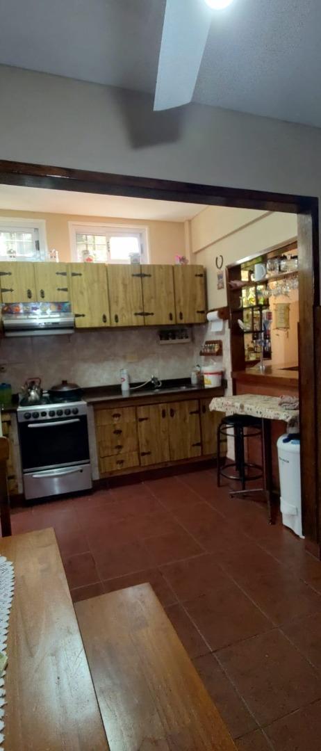 DUPLEX AL FRENTE CON ENTRADA DE AUTO