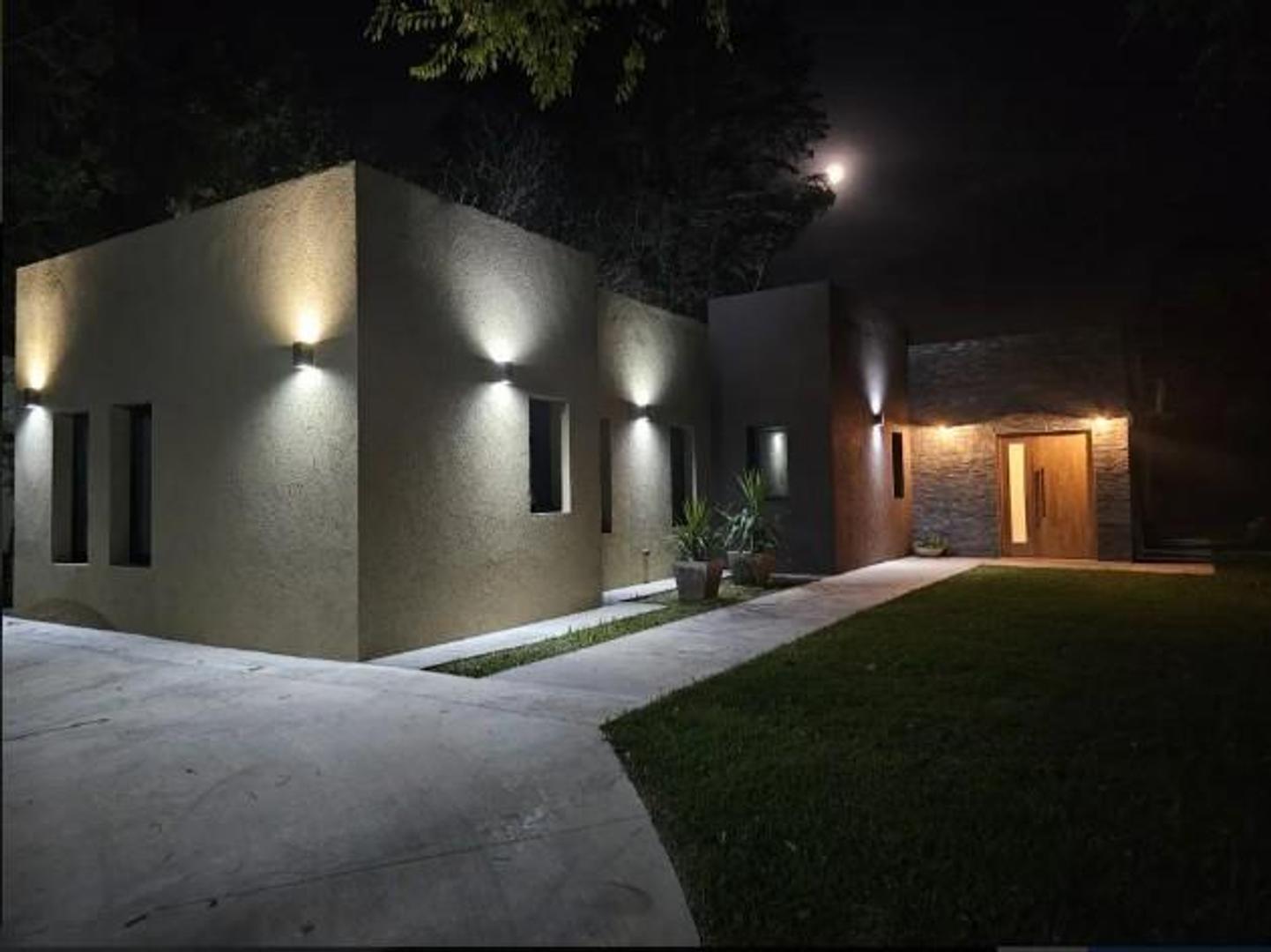 Preciosa Casa en El Bosque C.C. Campana