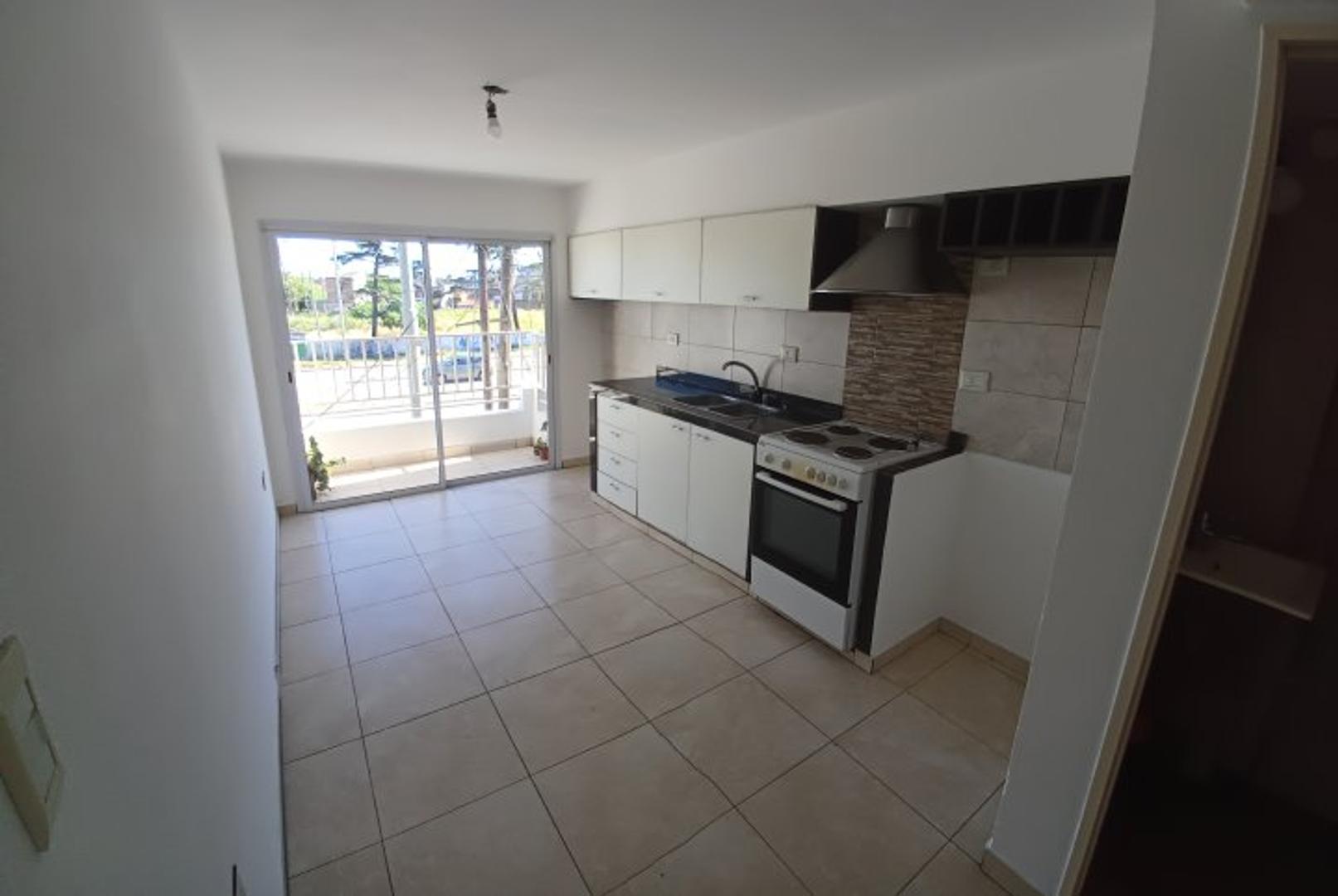 Alquiler departamento 3 ambientes! Con patio