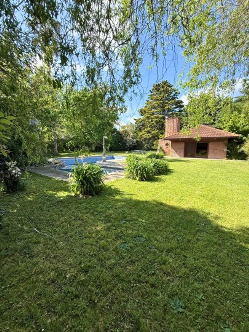 Venta de casa en el barrio El Carmencito con terreno de 2.100 m²