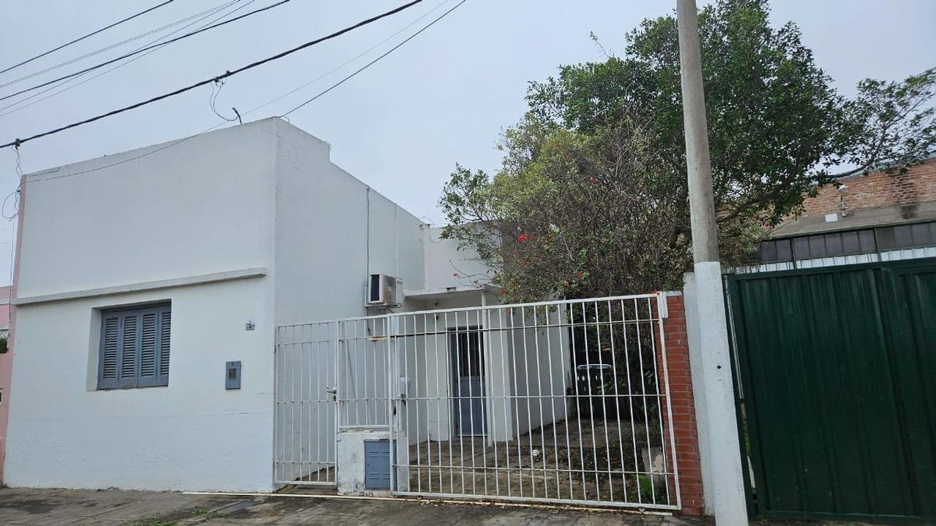 VENTA/CASA/ Bª 9 DE JULIO/CON SERVICIOS