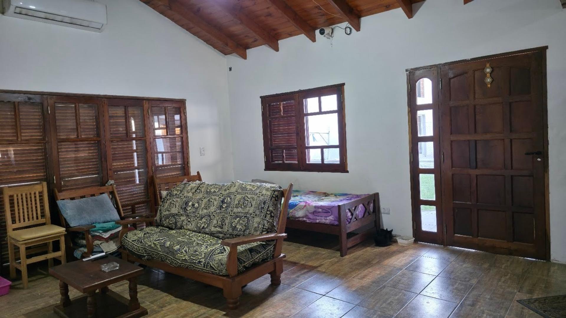 Casa 4 ambientes con 2 baños
