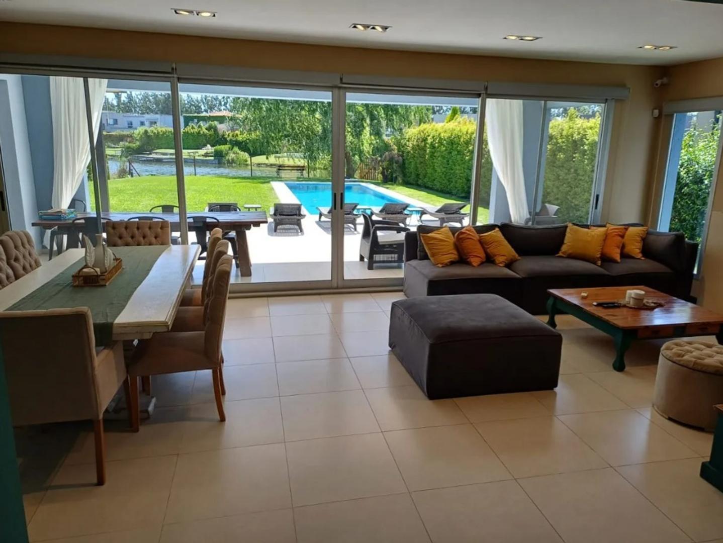 Casa 5 ambientes con 5 baños