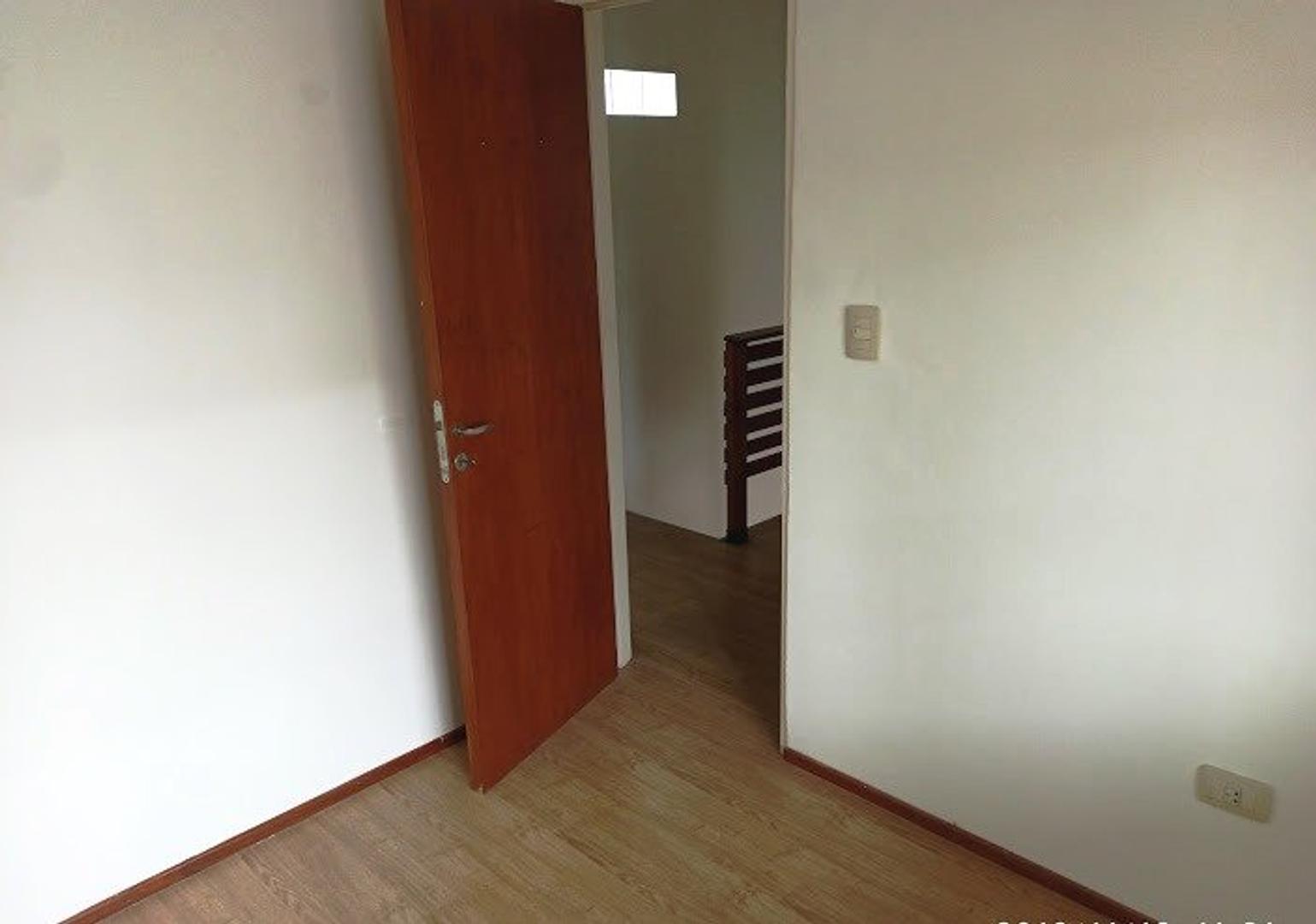 Depto Tipo Casa 3 ambientes con 1 baño