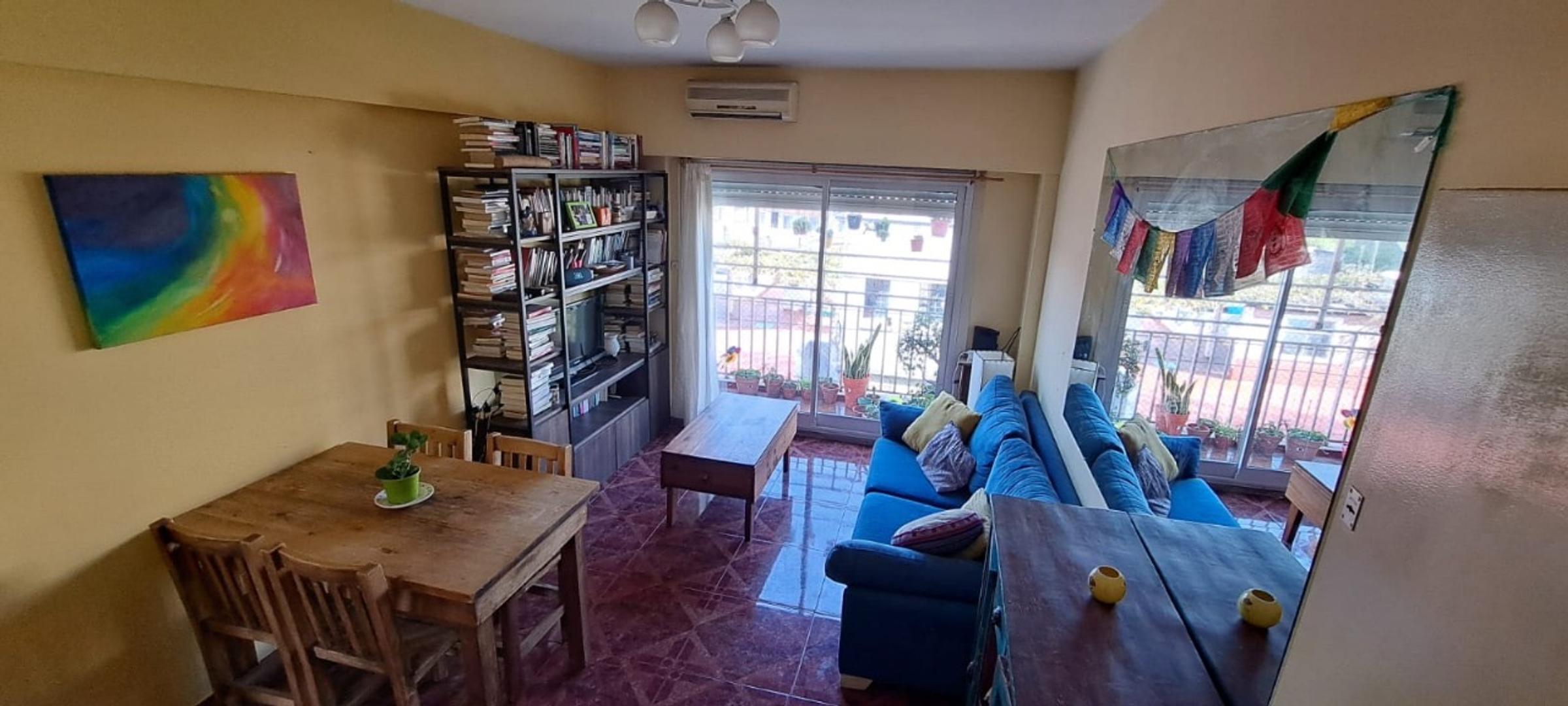 Departamento 3 ambientes con balcon Luminoso  