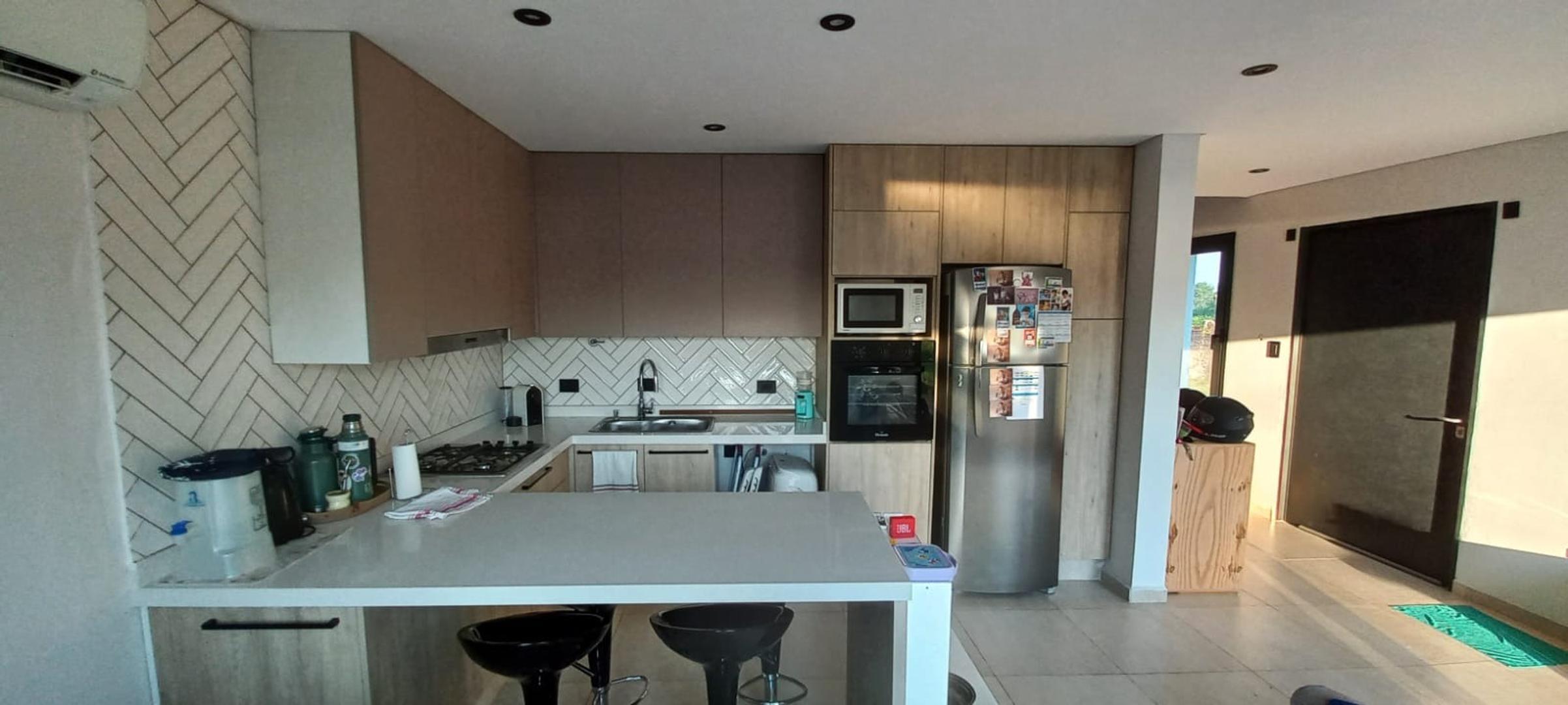 Casa 3 ambientes con 2 baños