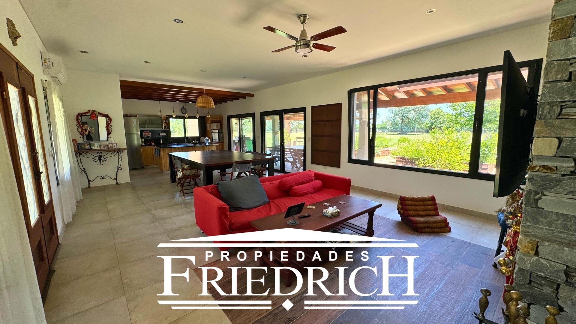 Casa 5 ambientes con 3 baños