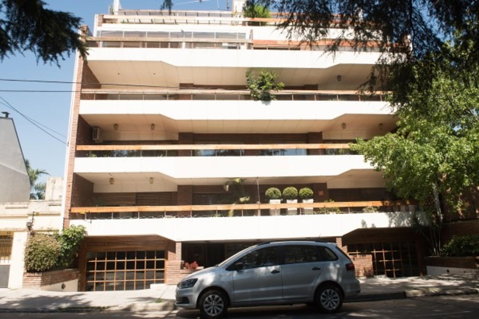 Piso de 6 AMB c/dependencia en Villa Devoto Residencial