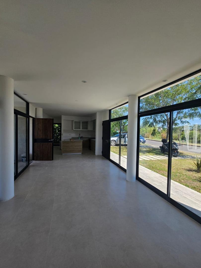 Casa en Alquiler en Pilar del Este - San Ramon, USD 1.000