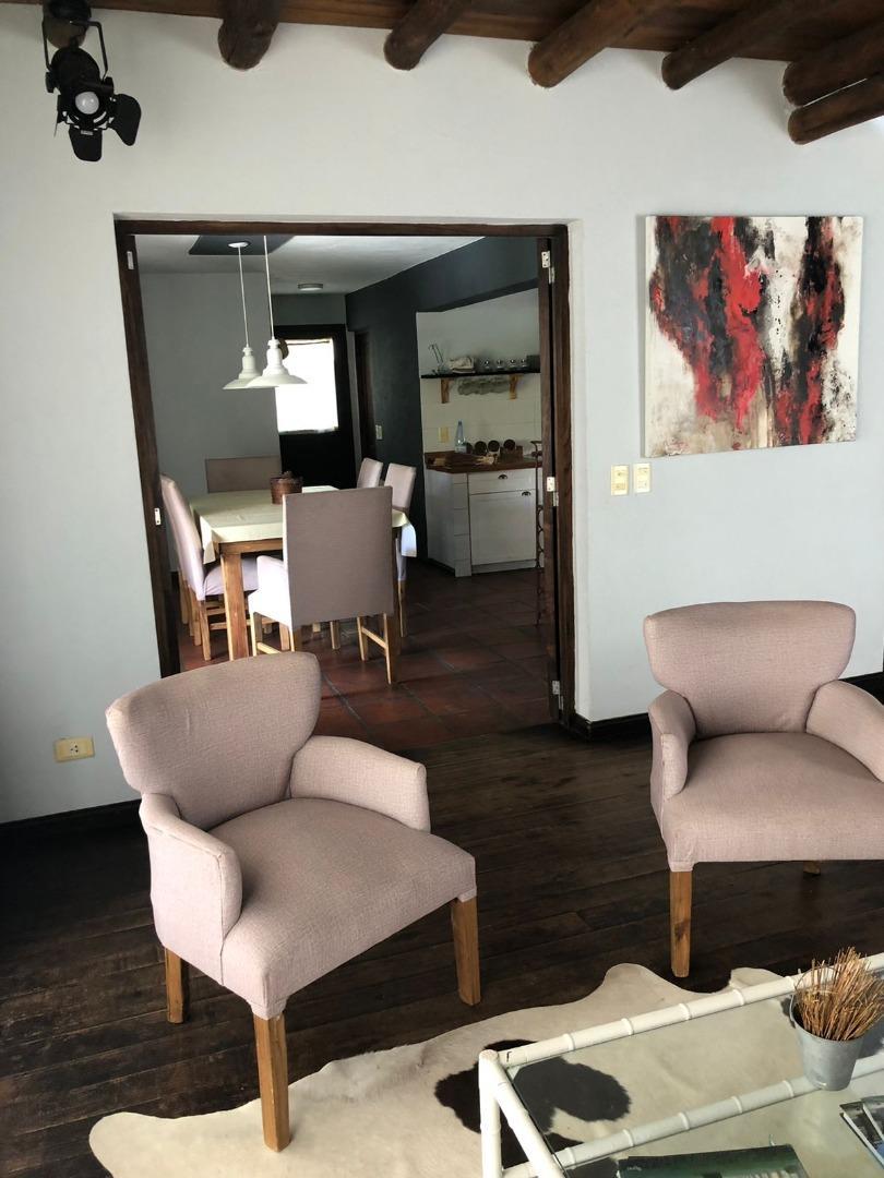 Casa 4 ambientes con 3 baños