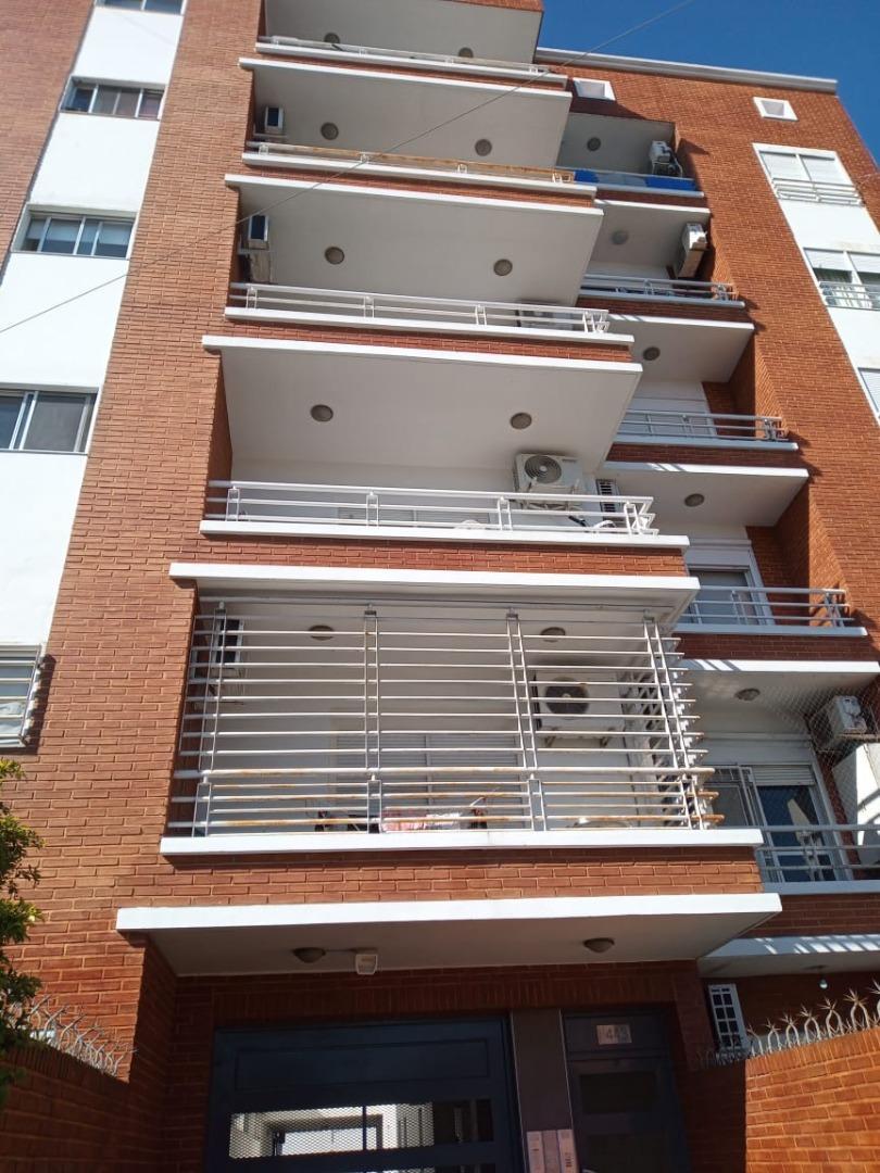 DPTO 2 AMB. C/FTE CON BALCON