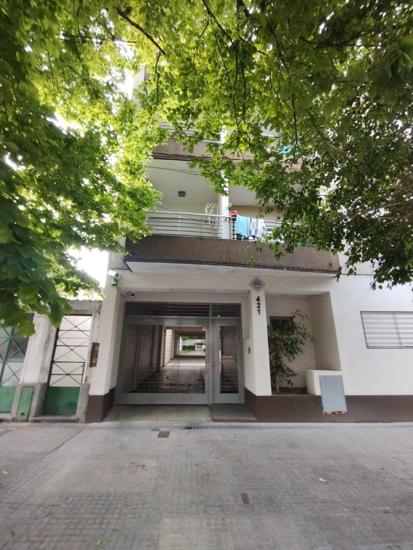 Excelente Departamento 2 Dormitorios con Garaje y Parrilla .