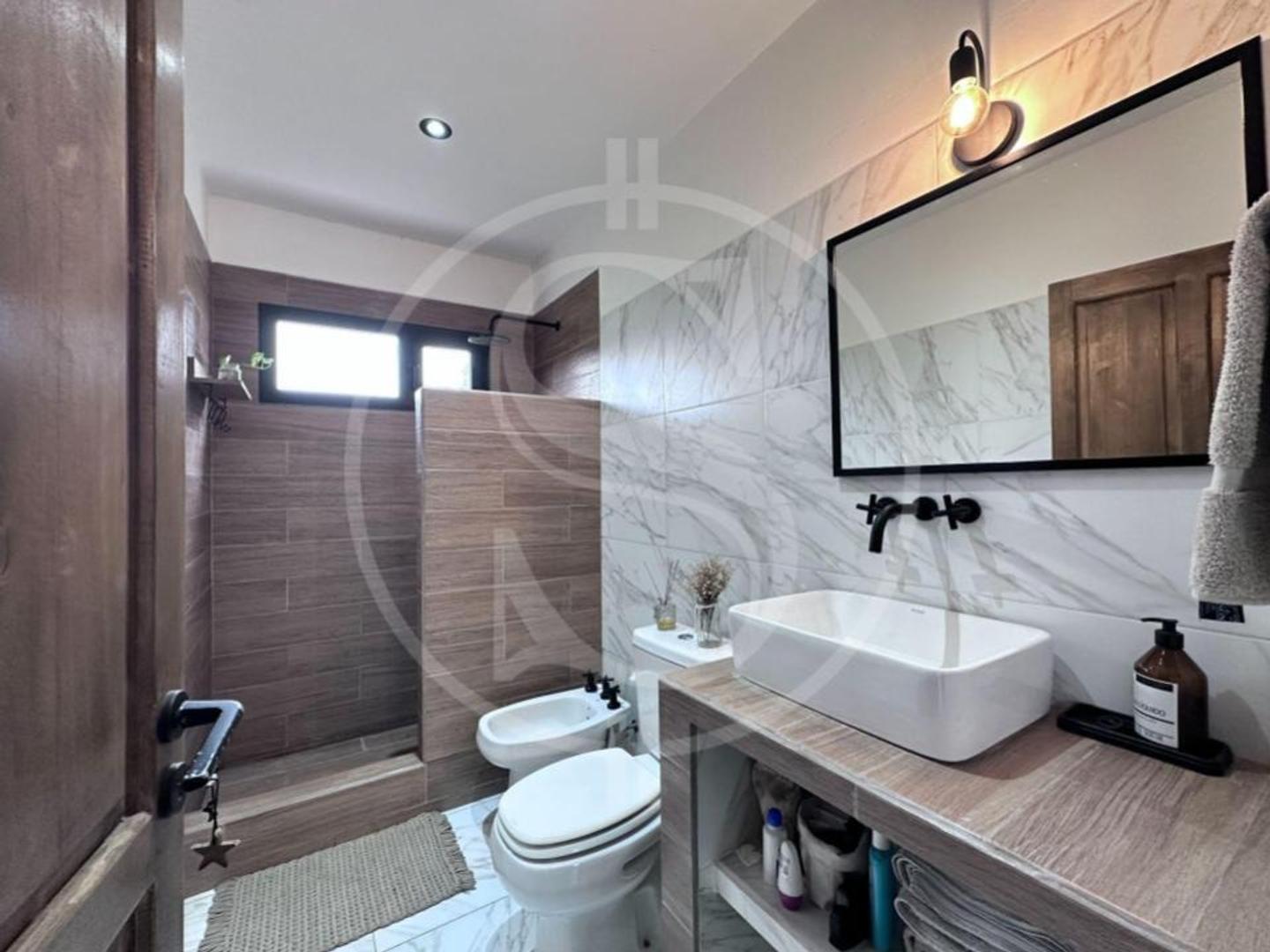 Casa en Venta con 5 cocheras