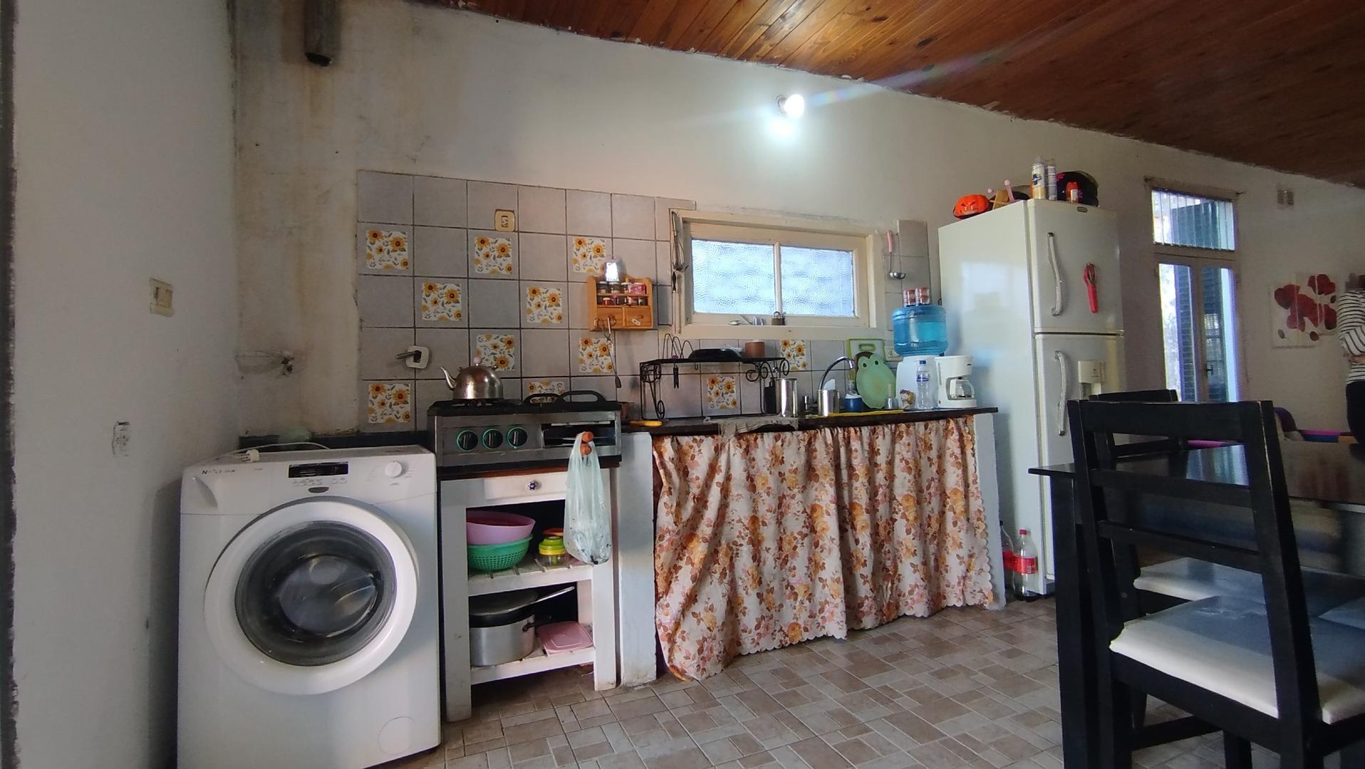 VENTA CASA A METROS DEL RIO - COCHERA EN G. BAIGORRIA